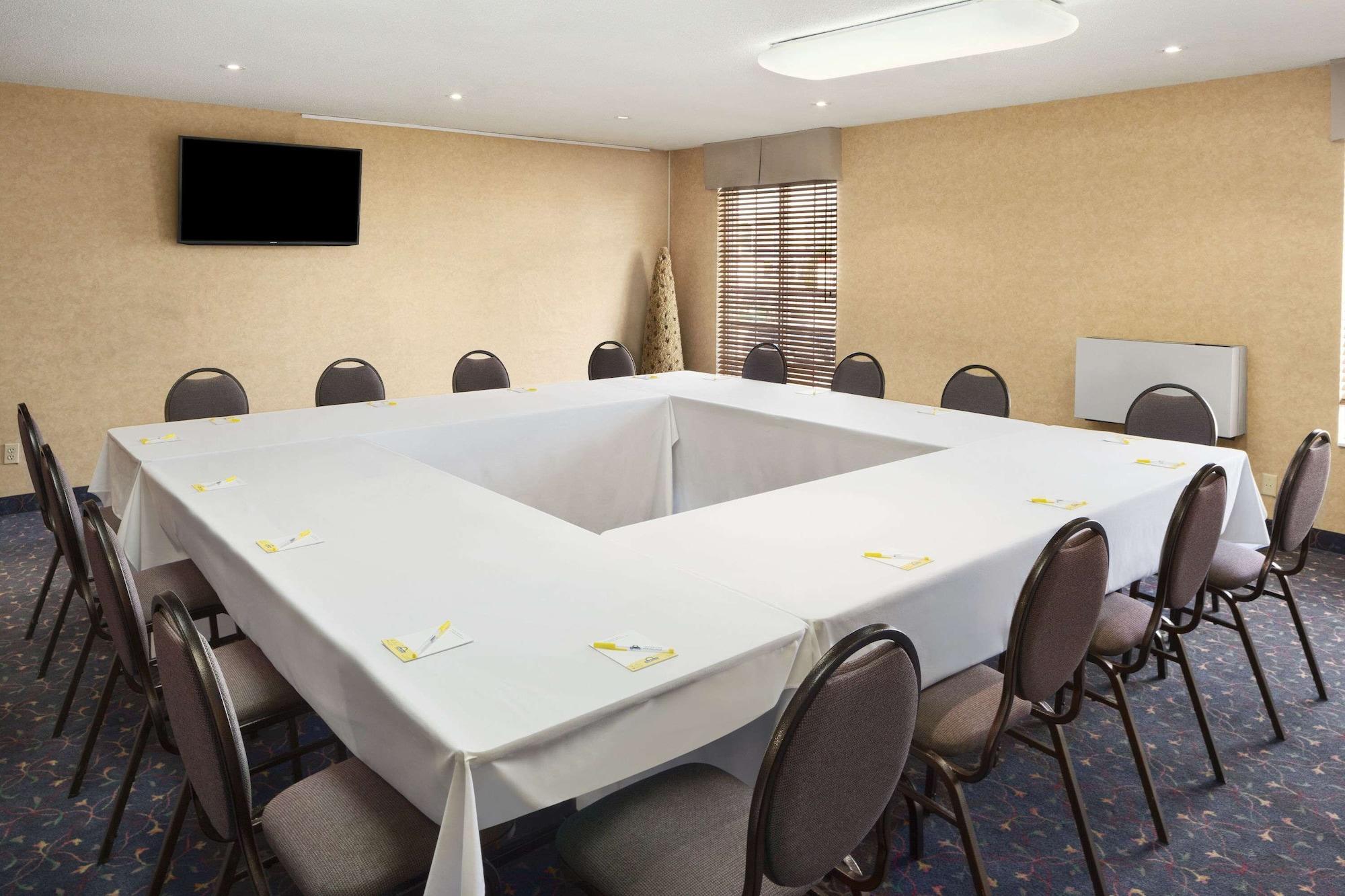 Sala de Reuniones Days Inn by Wyndham Brantford
