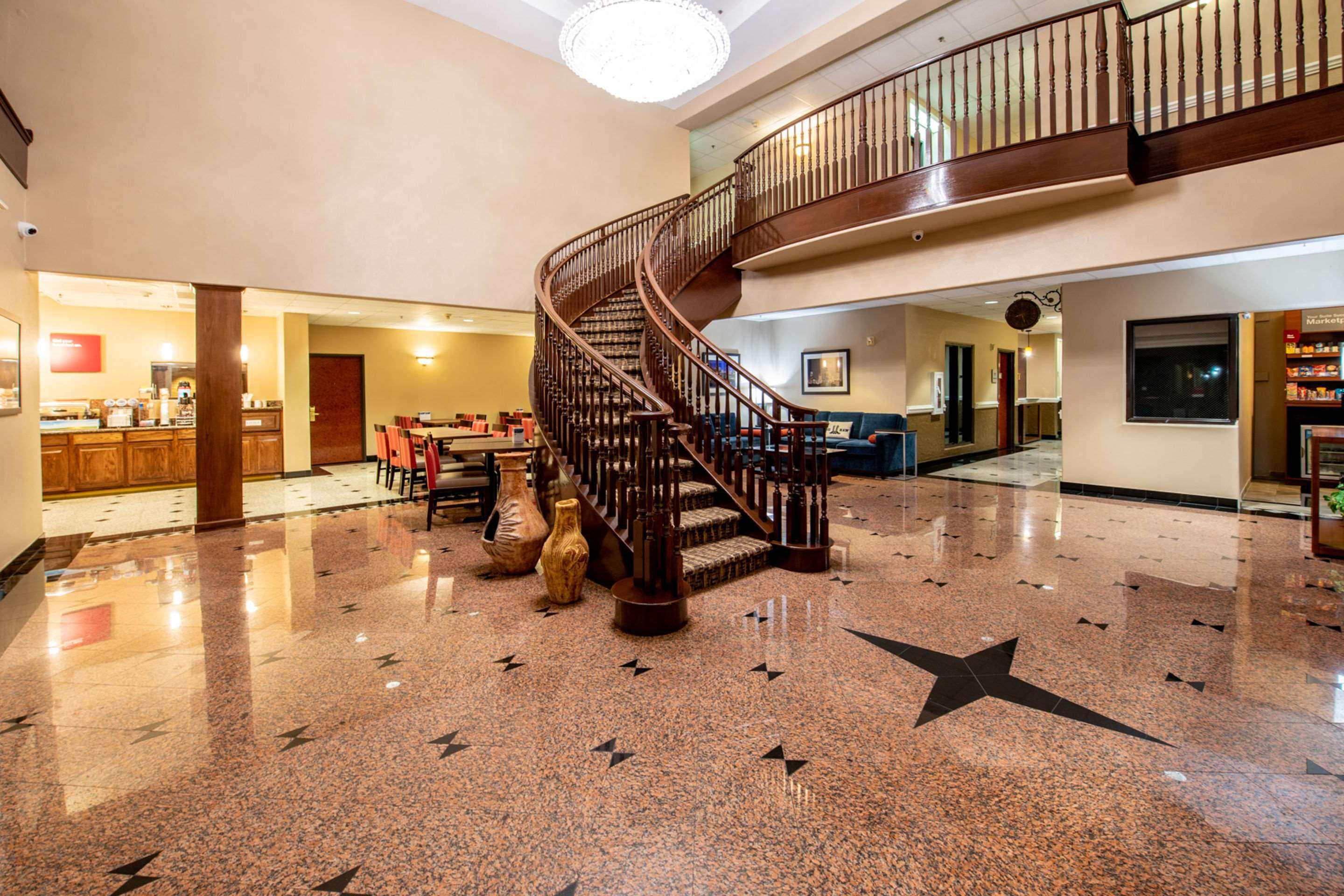 Vista Lobby Comfort Suites