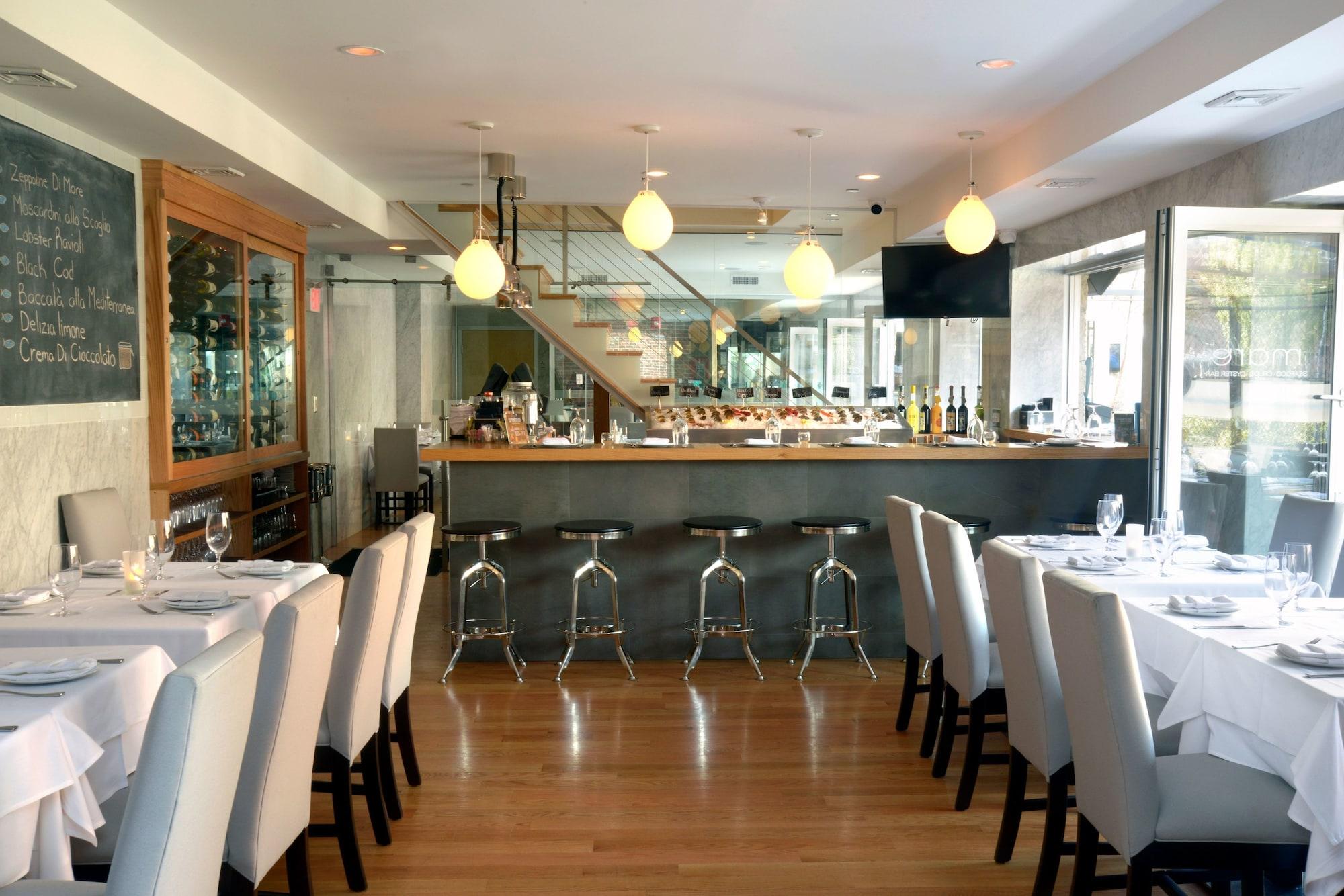 Bar/Salón Bricco Suites