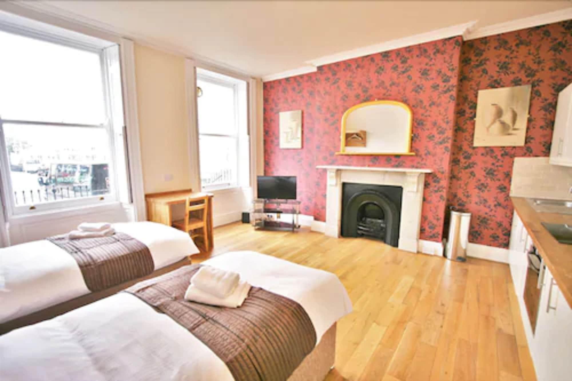Varios Central Studios Gloucester Place