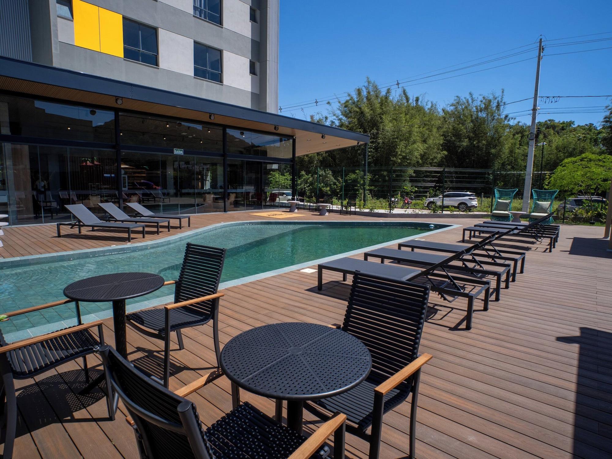 Vista Piscina Liwe Hotels