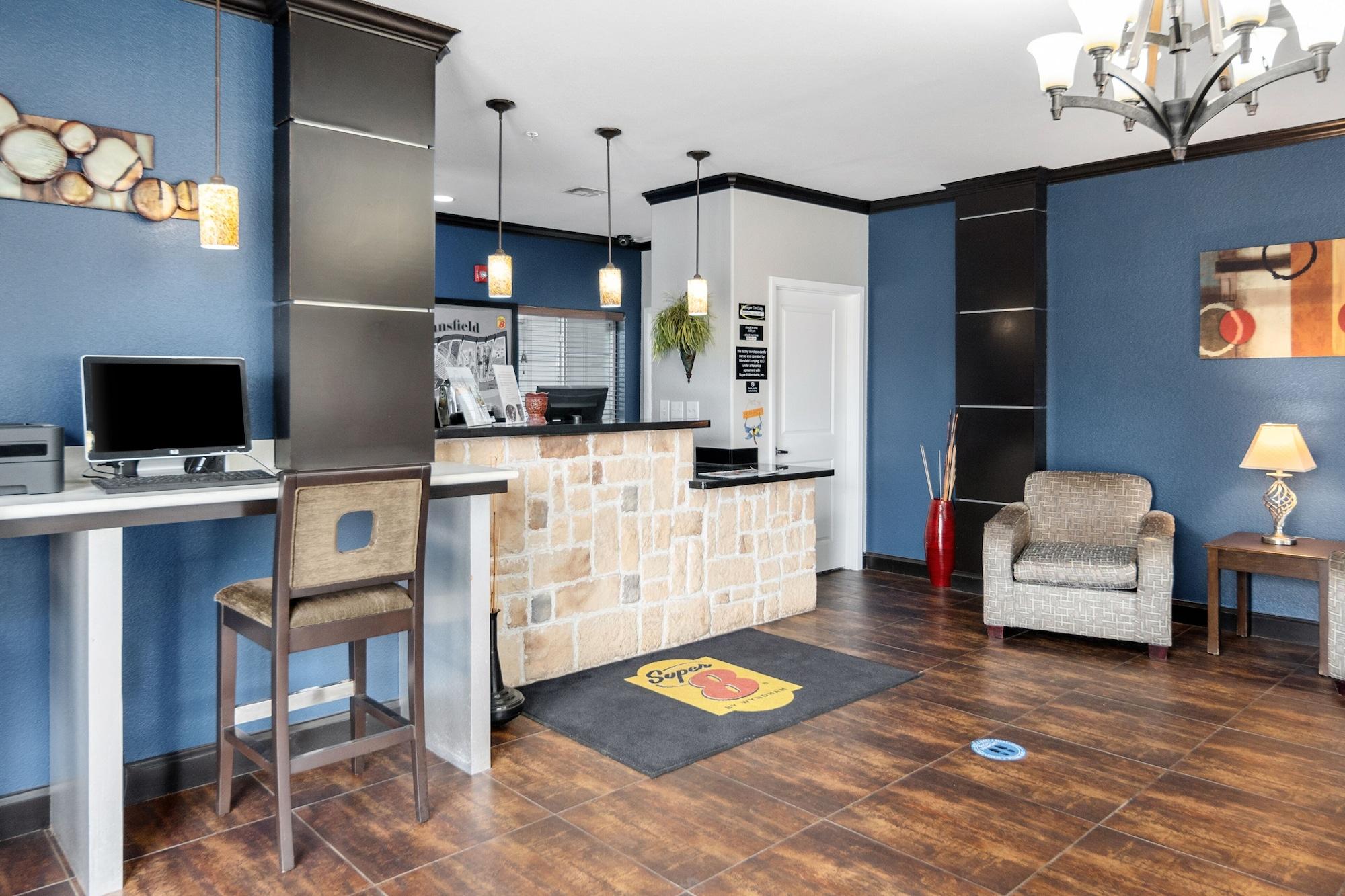 Vista Lobby Super 8 by Wyndham Mansfield LA