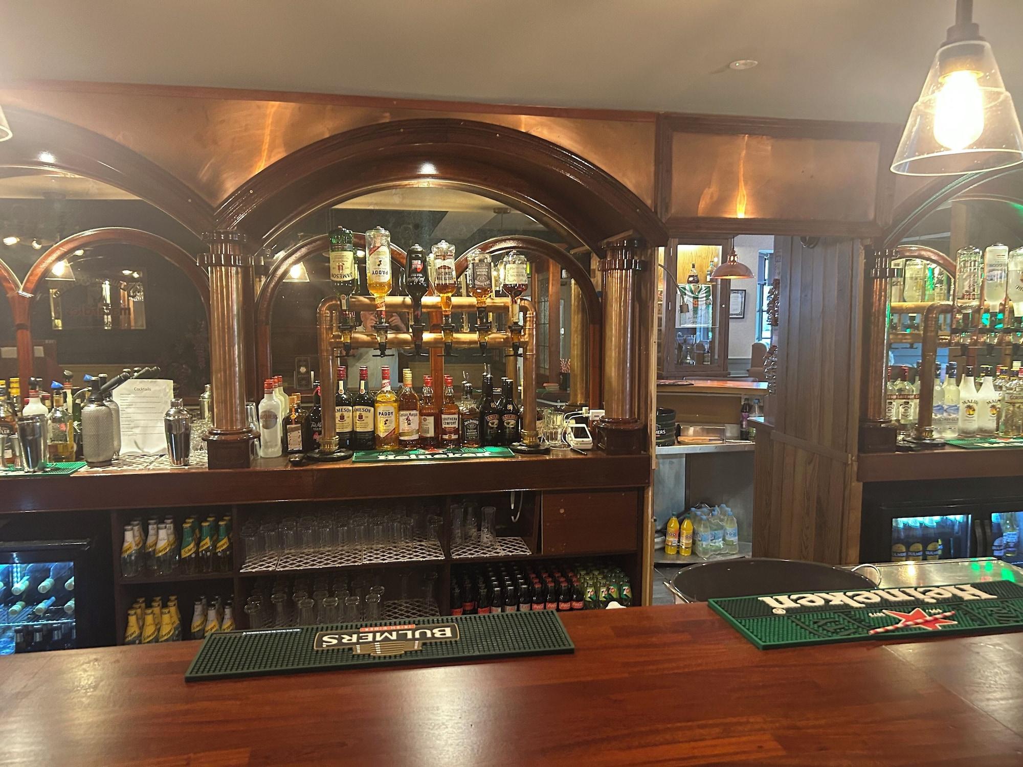 Bar/Salón Dalys Inn