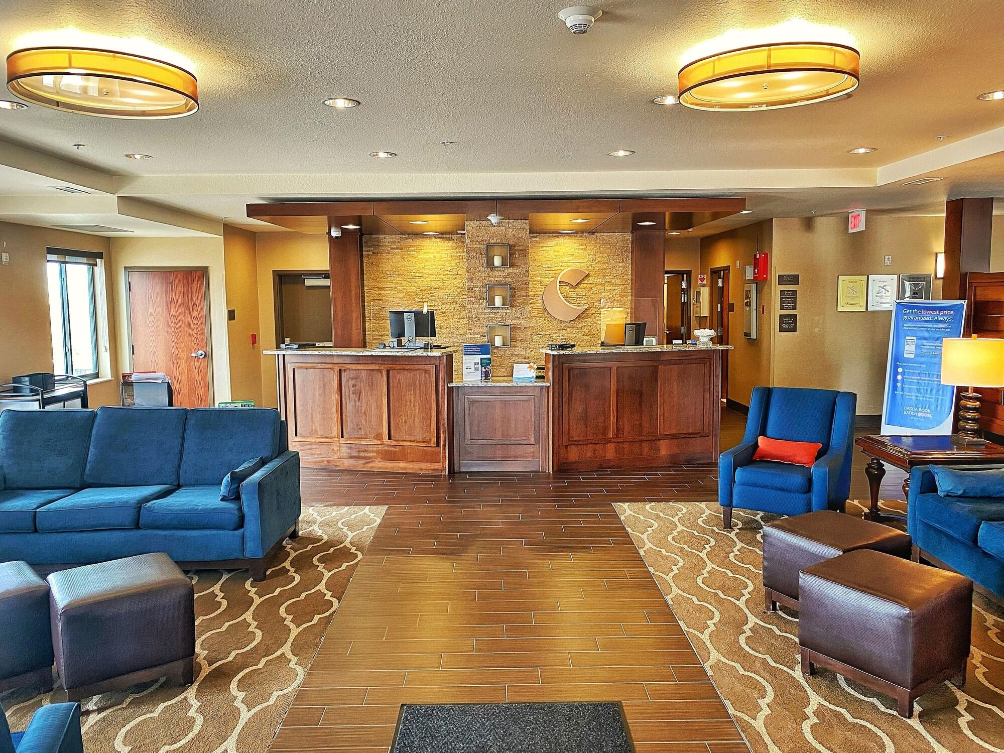 Vista Lobby Comfort Inn & Suites