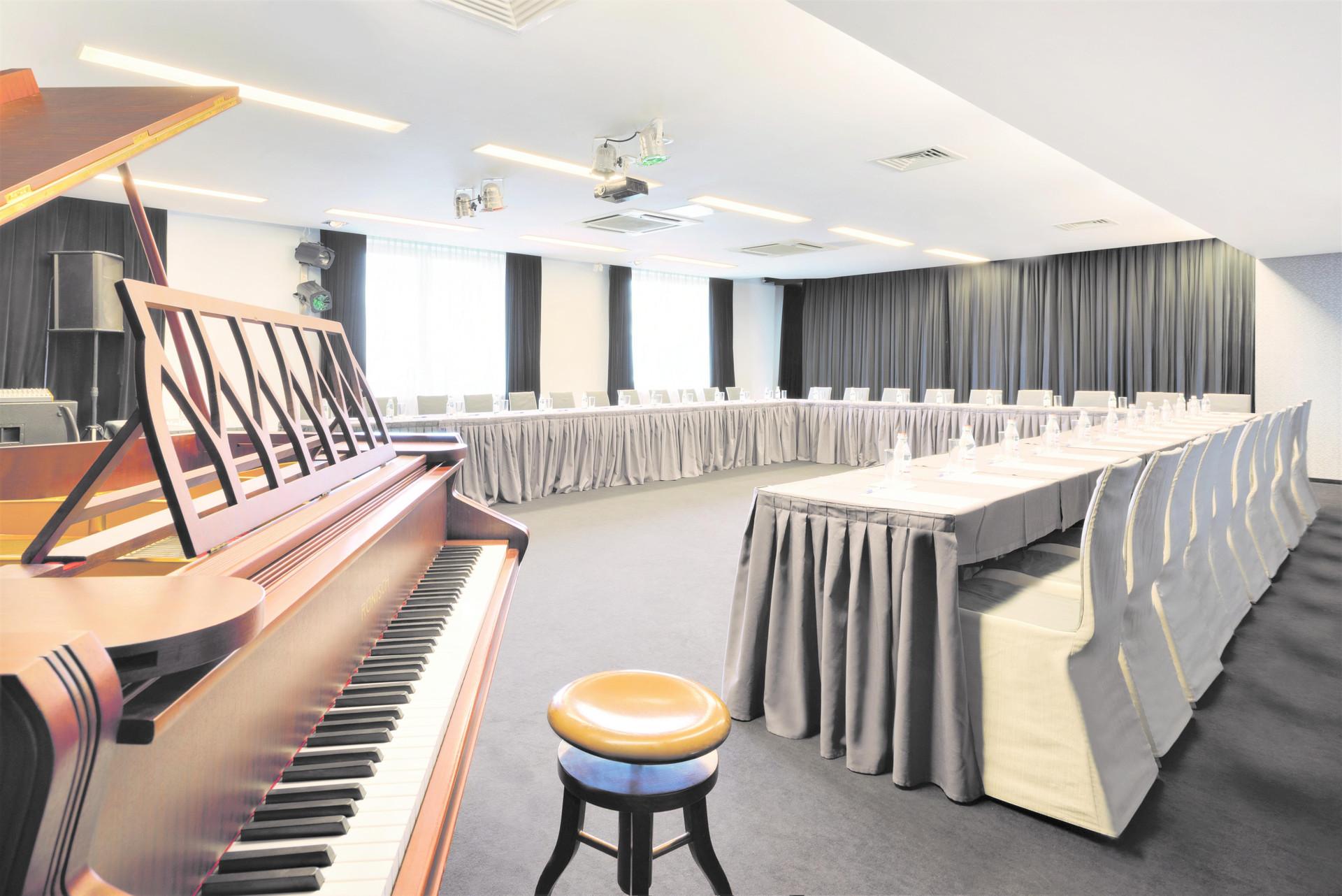 Centro de Negocios Rija VEF Hotel with FREE Parking