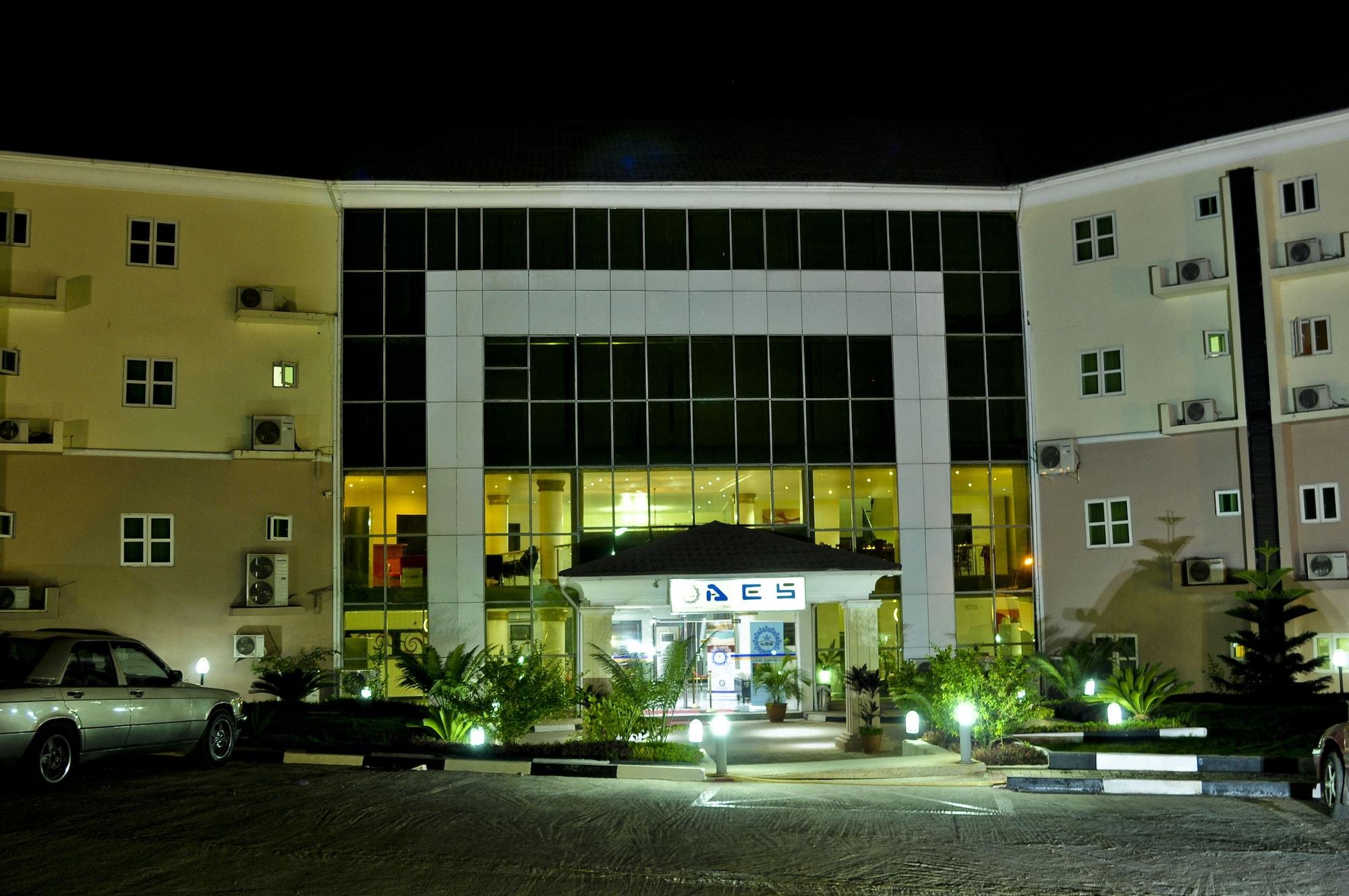 Vista Exterior AES Luxury Apartments