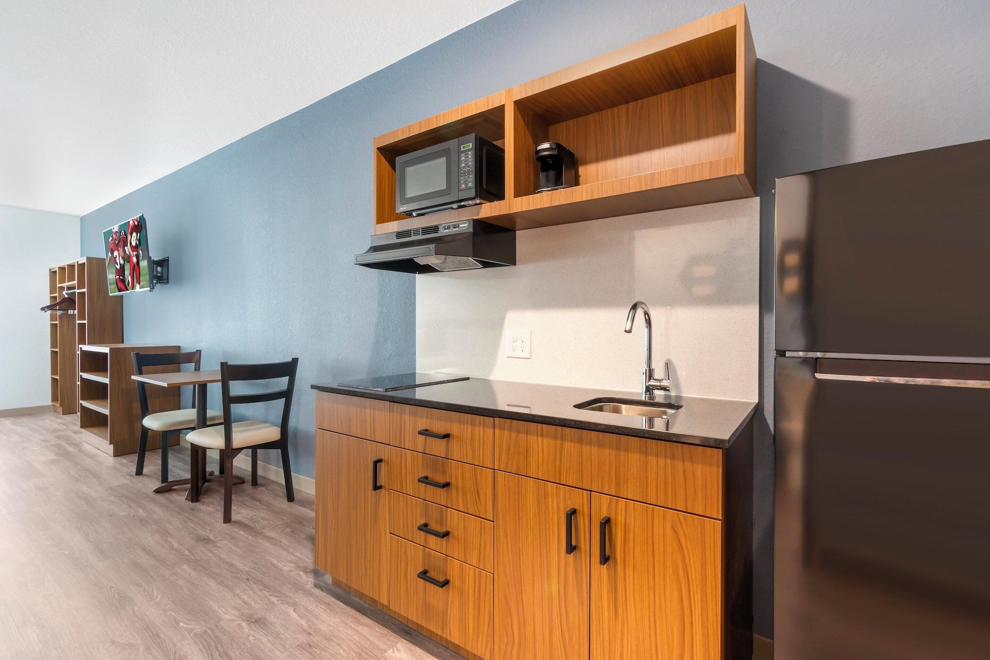 Comodidades del Alojamiento HomeTowne Studios by Red Roof Tampa - Airport