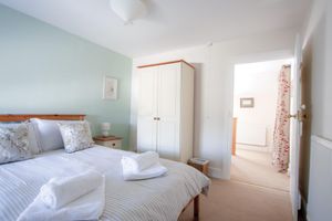 Alquiler Vacacional - Rural location,  surrounded by farmland, ancient green lanes, footpaths & woods.