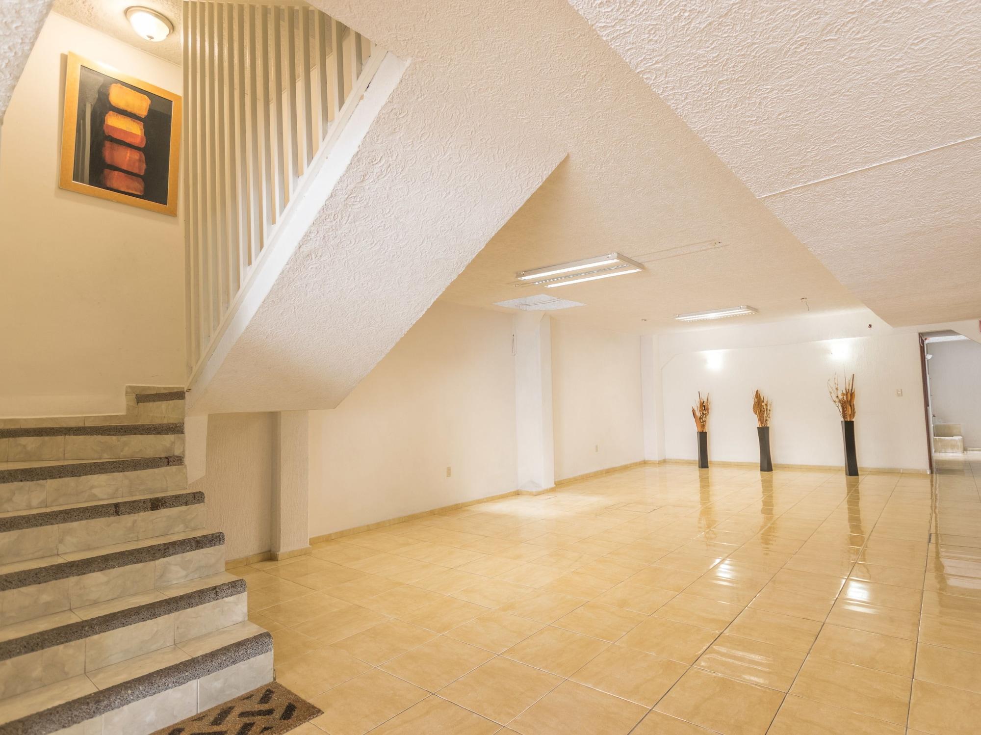 Varios Suites Poliforum Inn