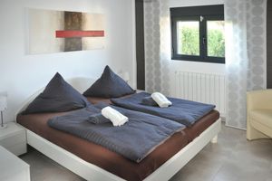 Renta Vacacional - Modern bungalow with a heated pool, 50 meters from the ocean - hot tub -