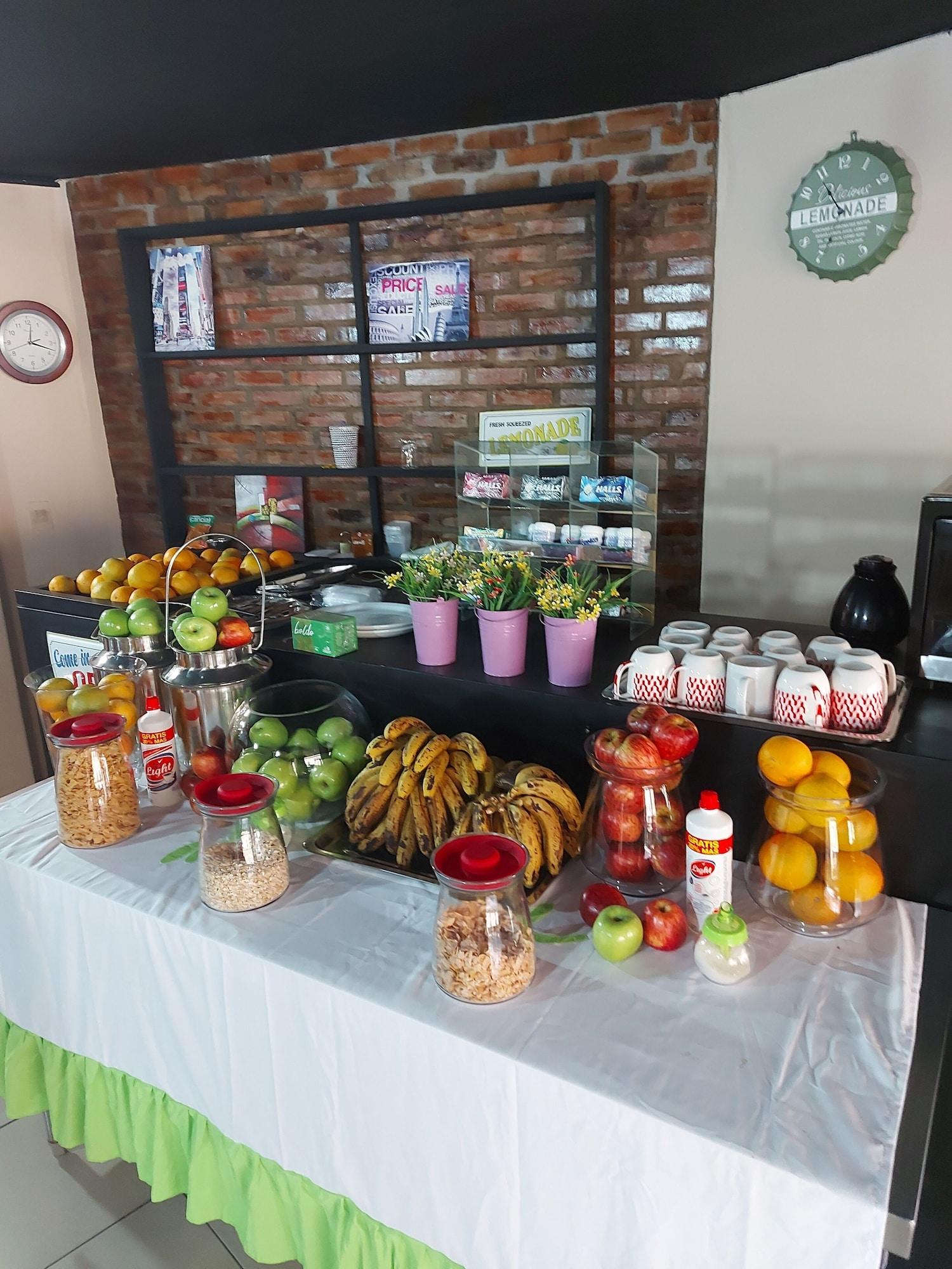 Bar/Salón Costanera Hostel Asuncion