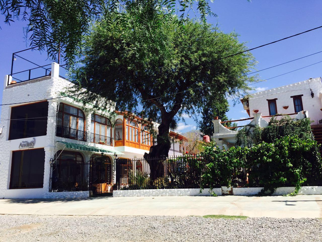 Vista Exterior Hostal Andino