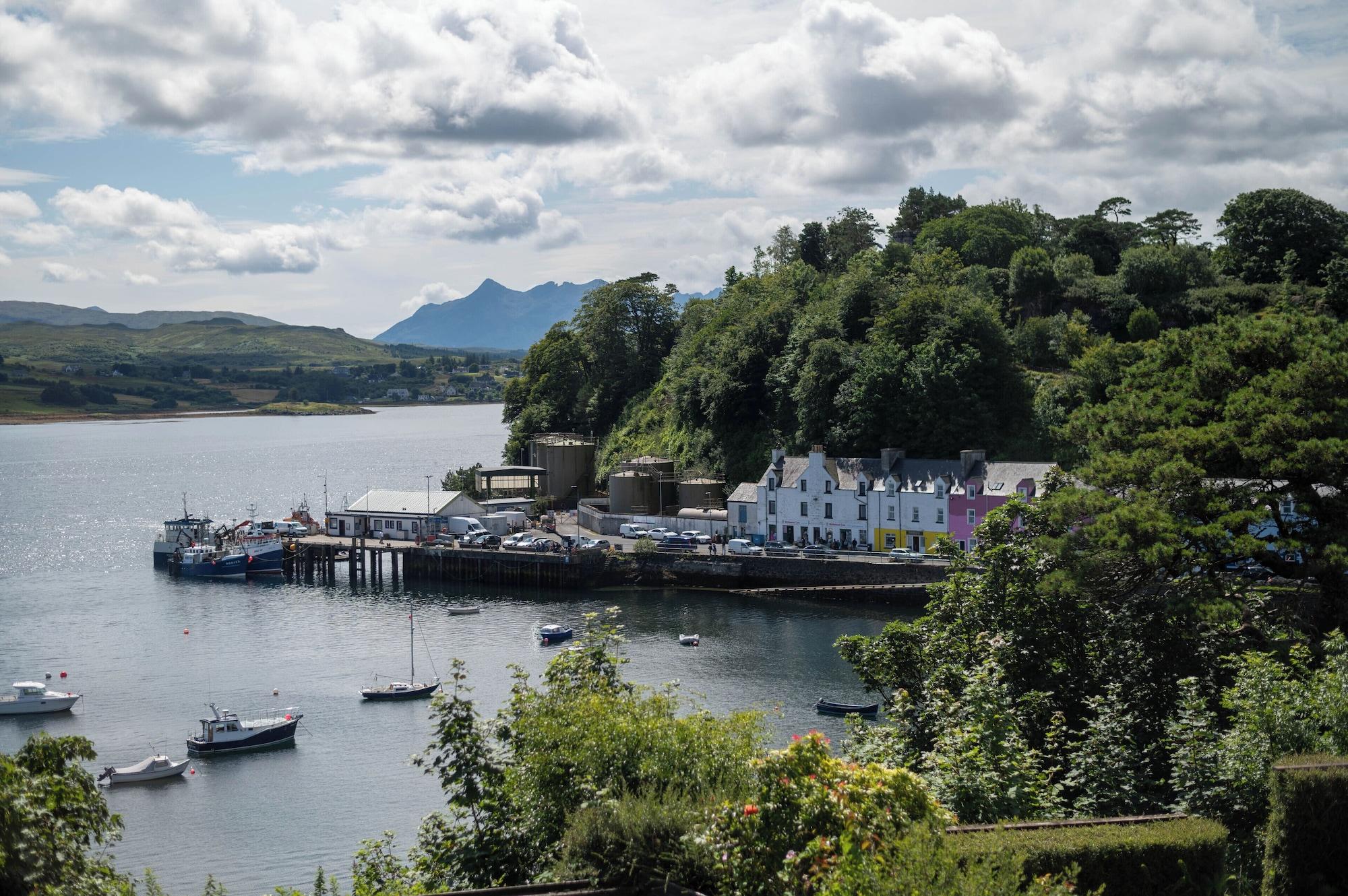 Varios Coolin View Guest Rooms