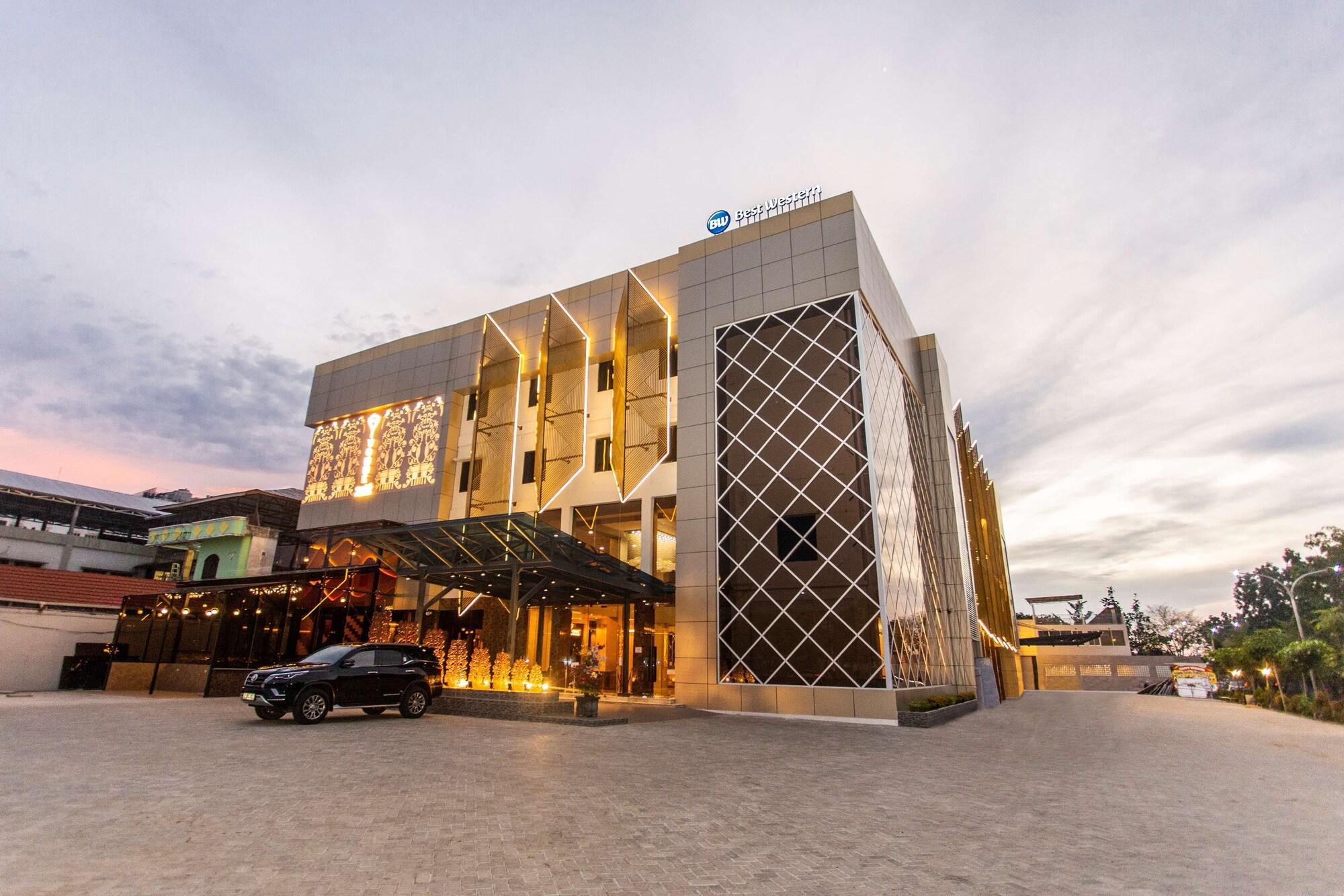 Vista Exterior Best Western Batang Garing
