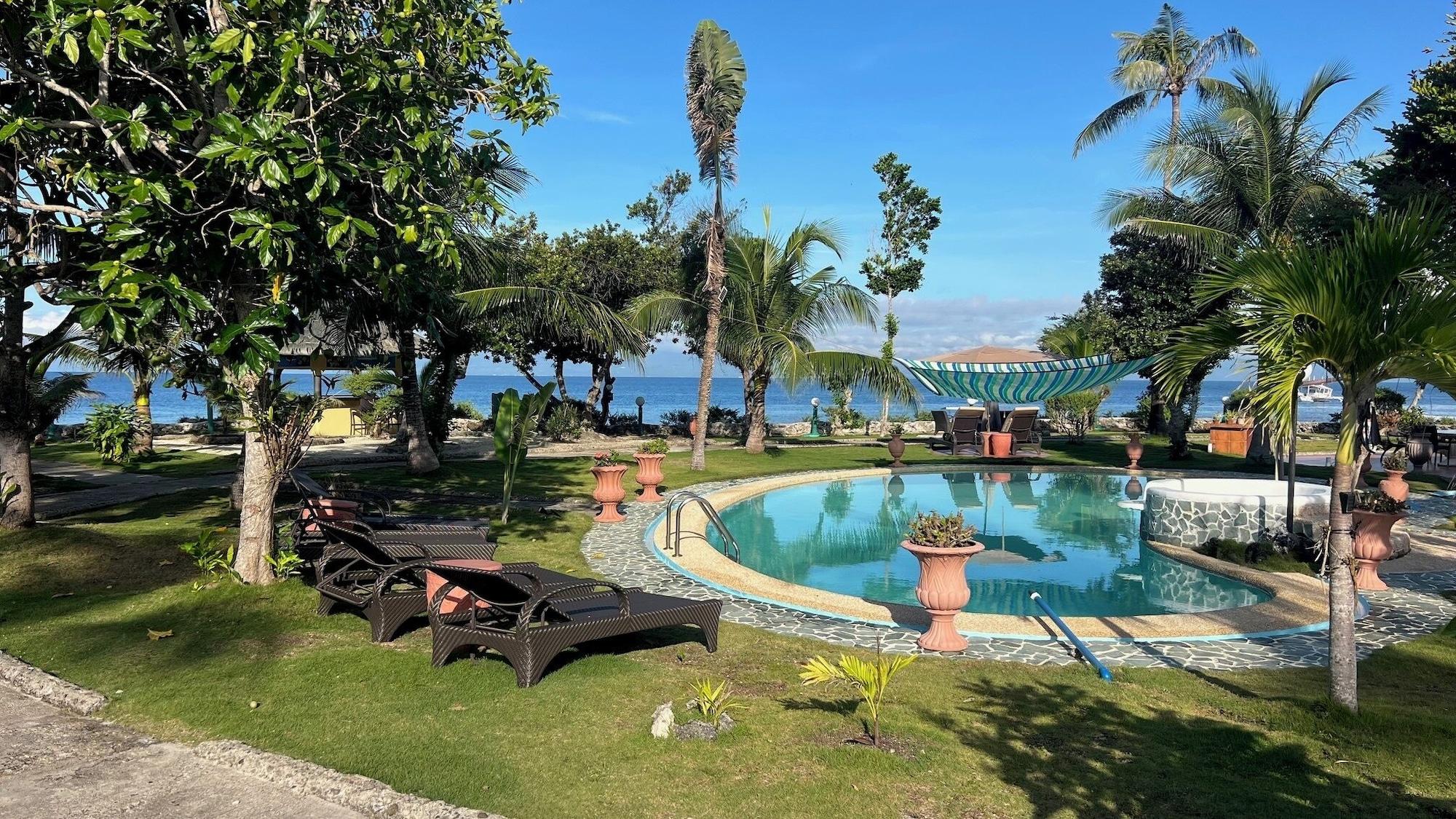 Vista Exterior Cabilao Sunset Dive & Beach Resort