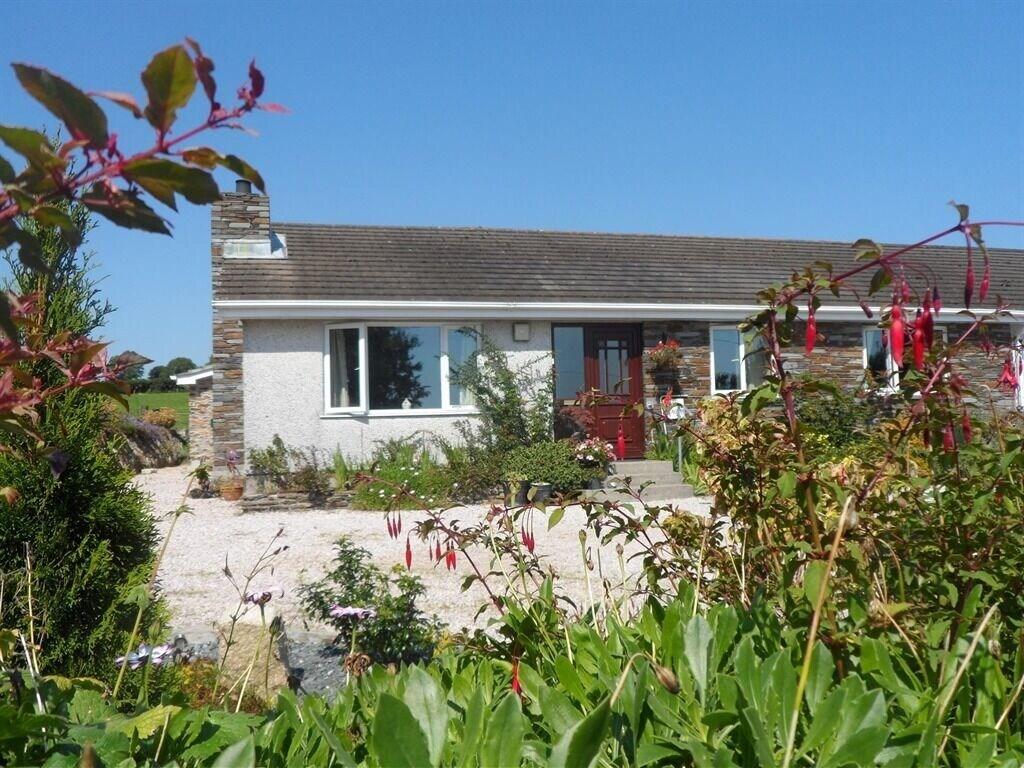 Varios Higher Chapel Farm Bed & Breakfast