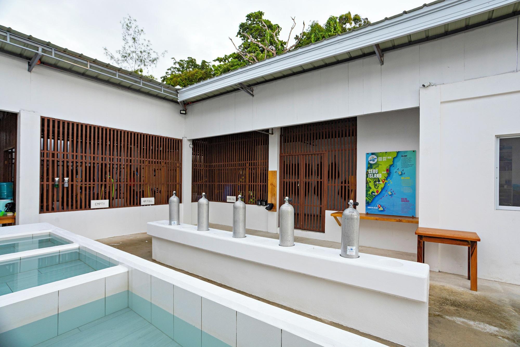 Vista Exterior Dive Spot Asia & Brumini Beach Resort