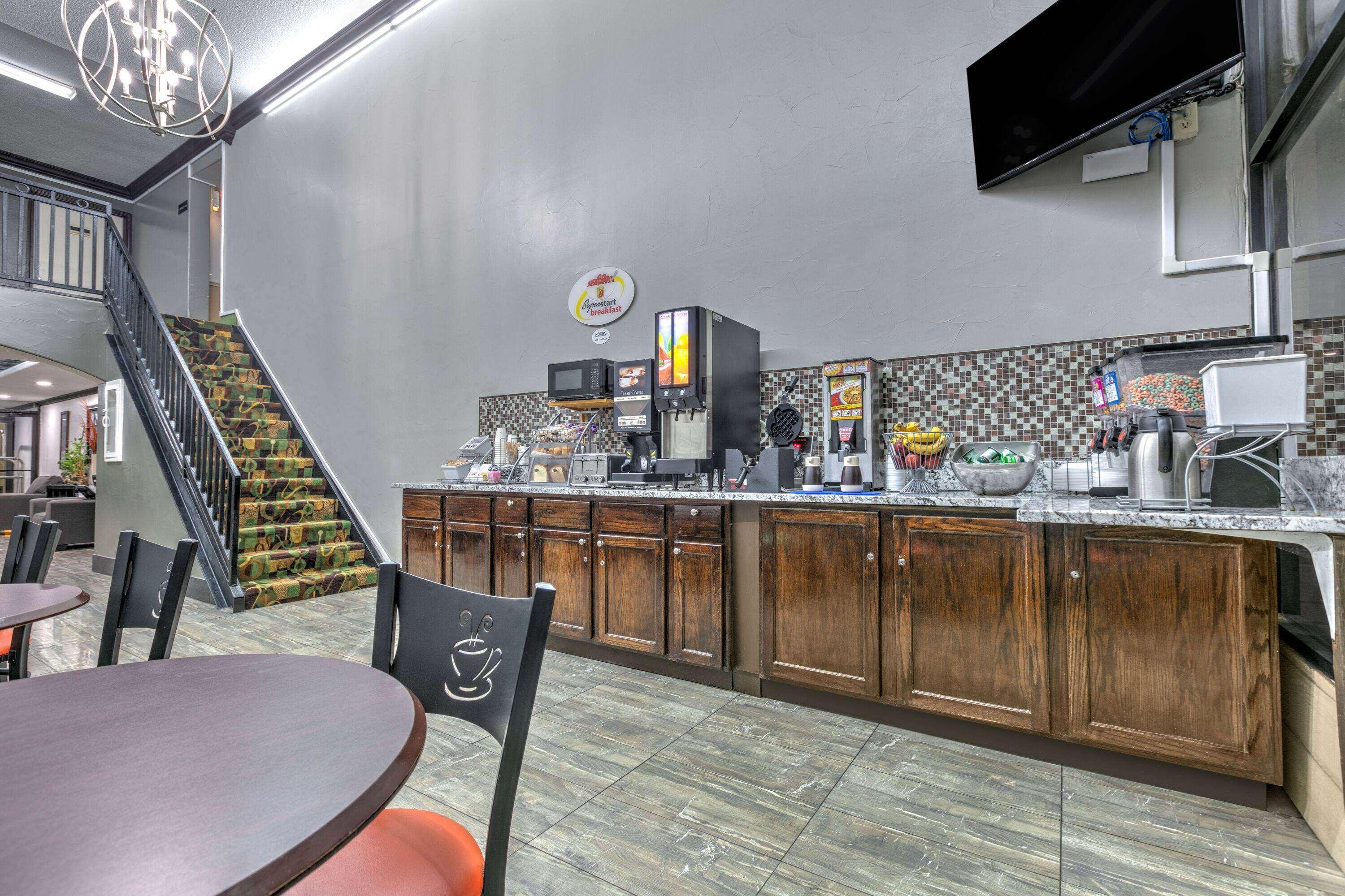 Restaurant Super 8 by Wyndham Grand Prairie North