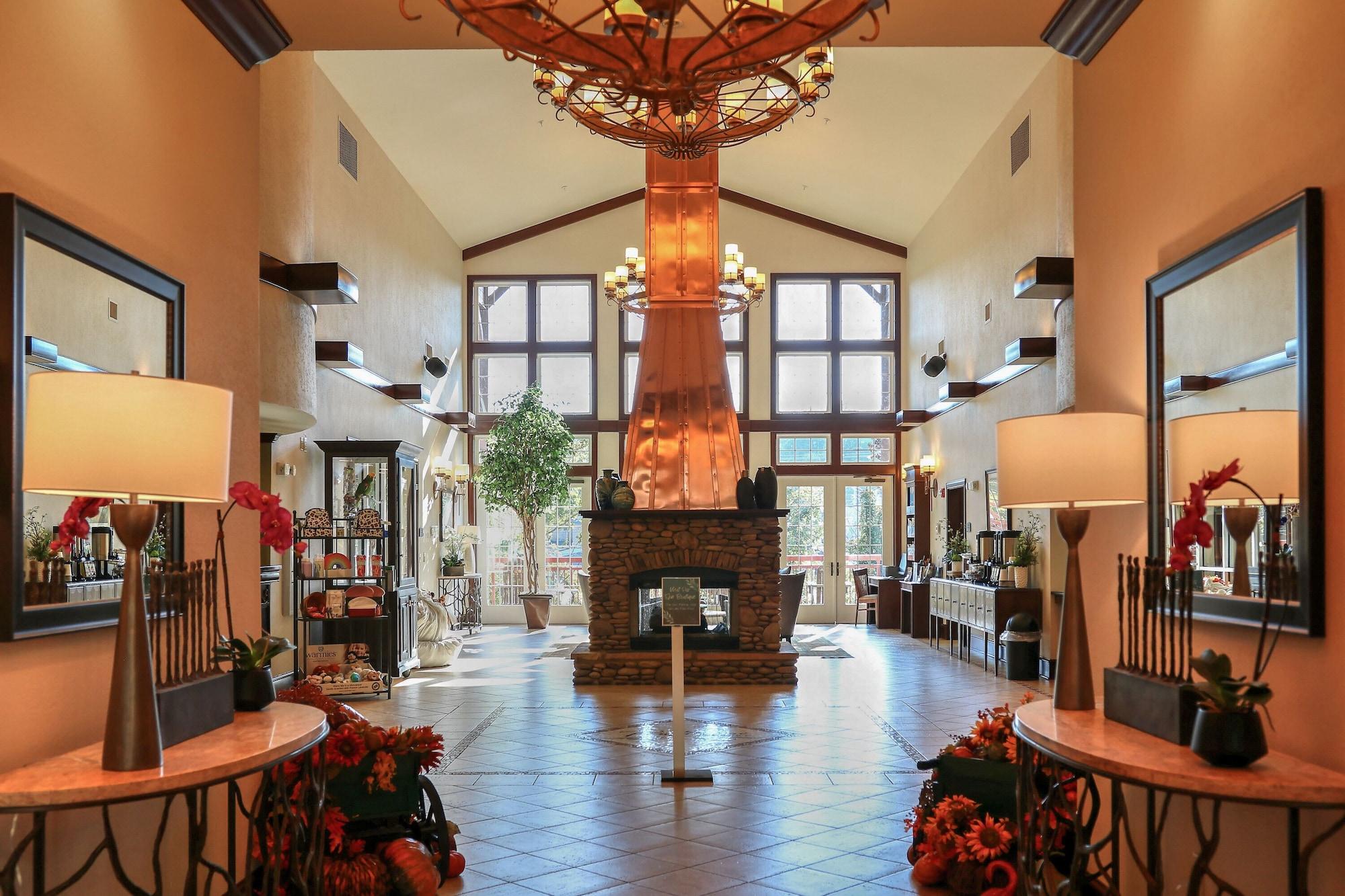 Vista Lobby RiverStone Condo Resort & Spa