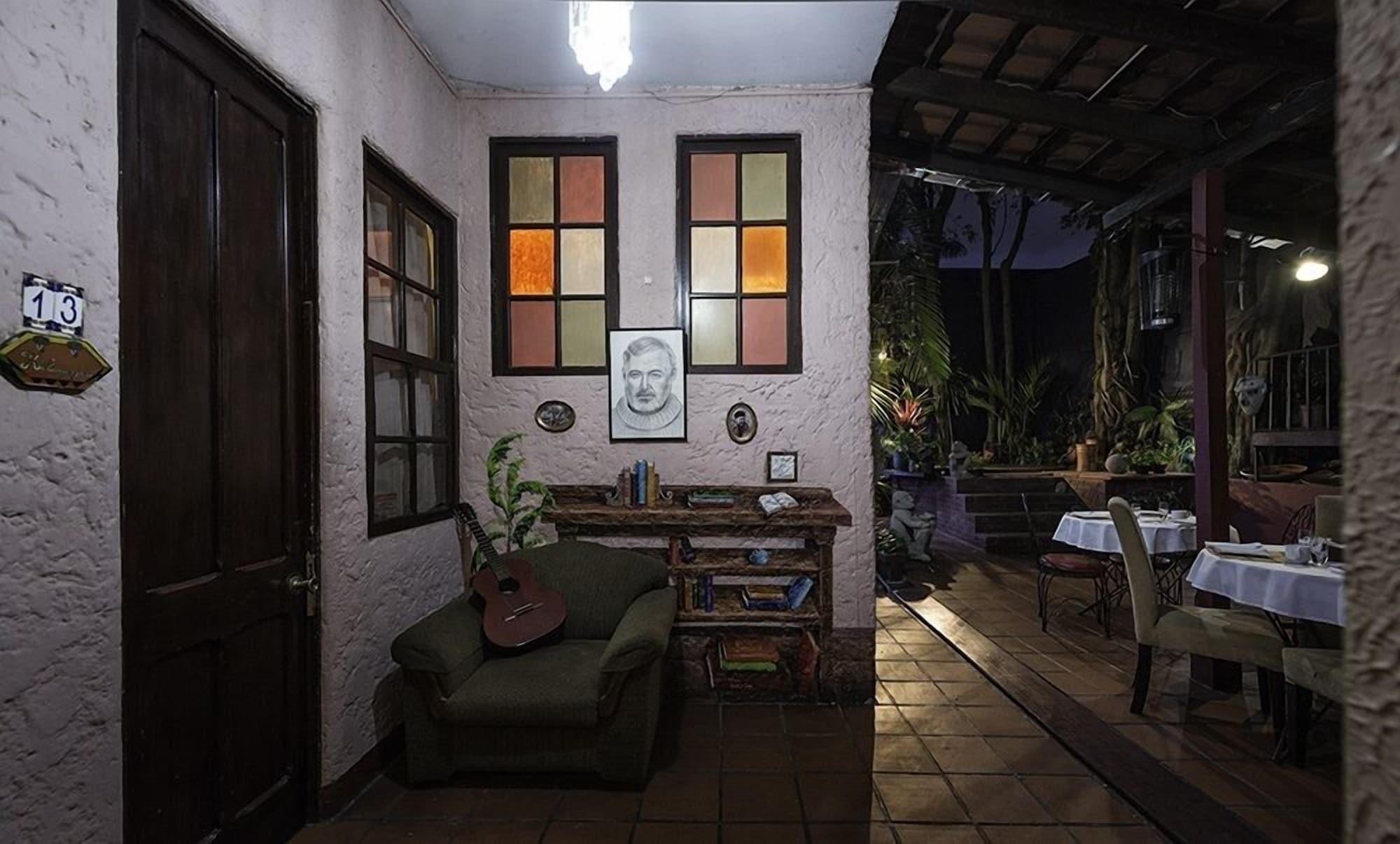 Varios Hemingway Inn
