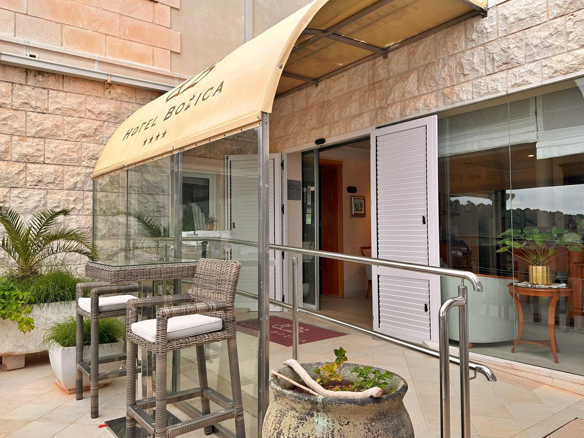 Vista Exterior Hotel Bozica