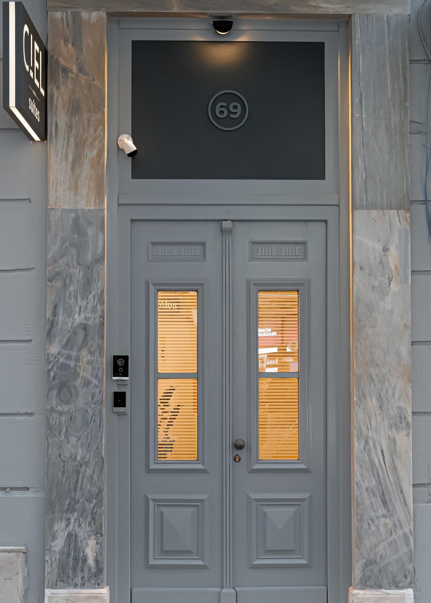 Vista Exterior Ciel Suites Athens