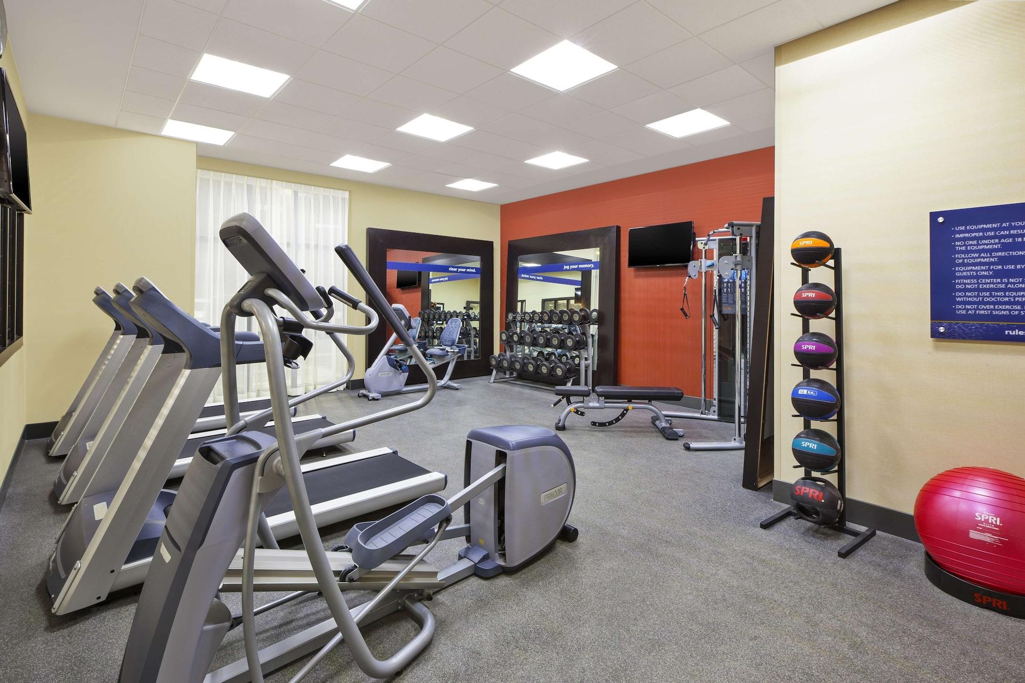 Gimnasio Hampton Inn by Hilton Detroit Dearborn