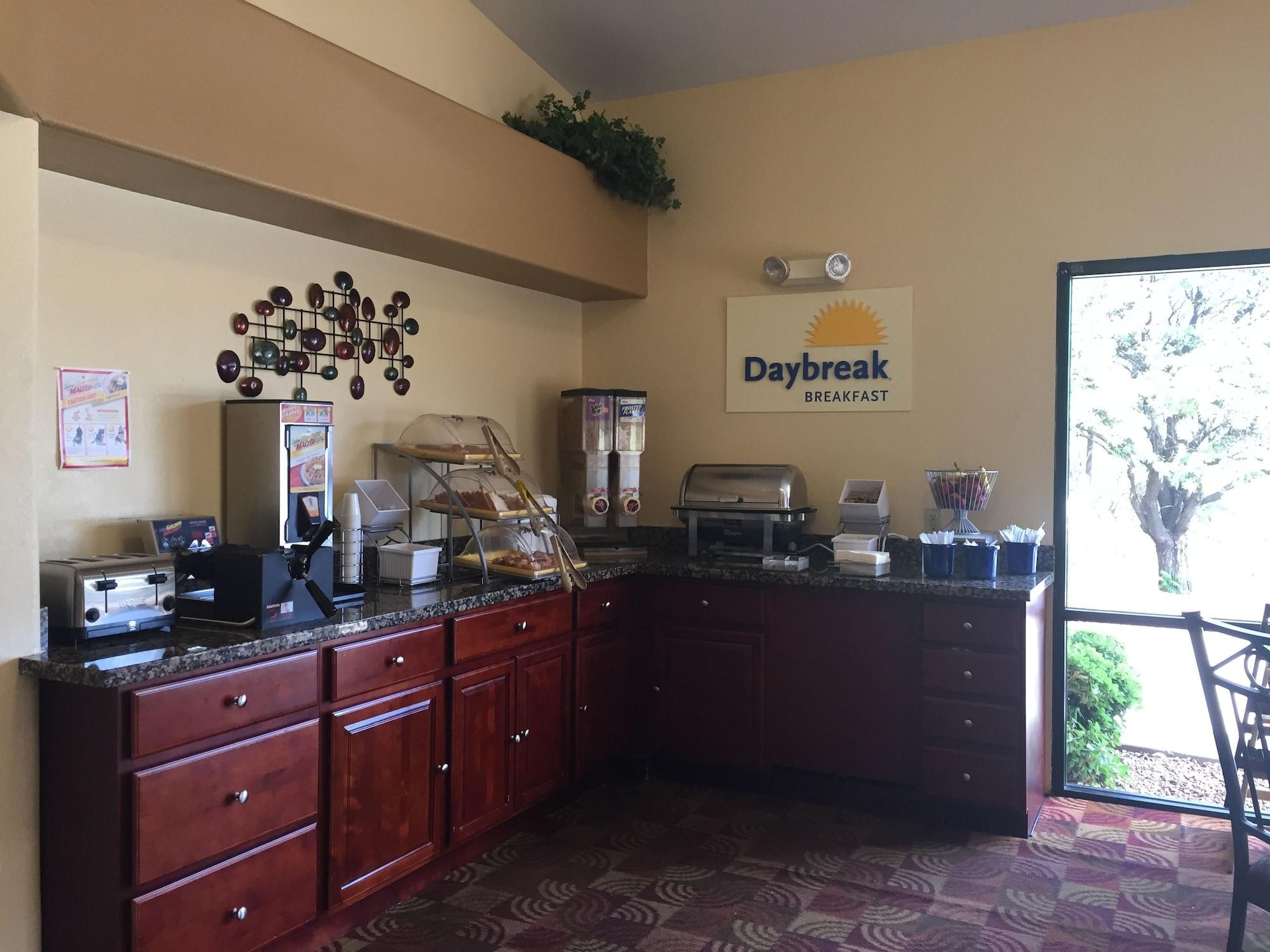 Restaurant Days Inn by Wyndham Globe