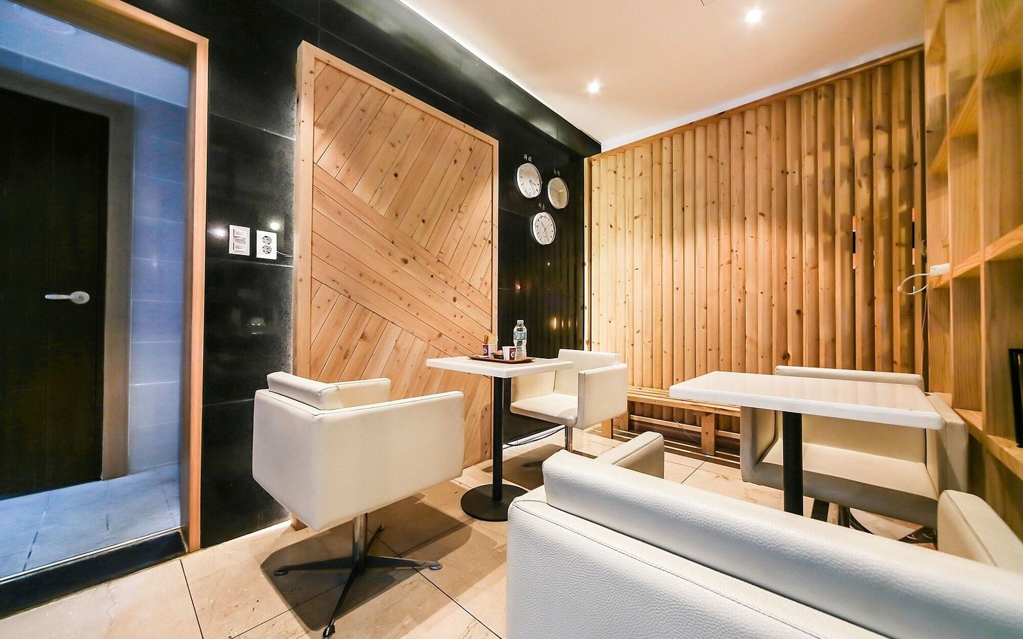 Comodidades del Alojamiento Changwon Myeongseodong Hotel Sky