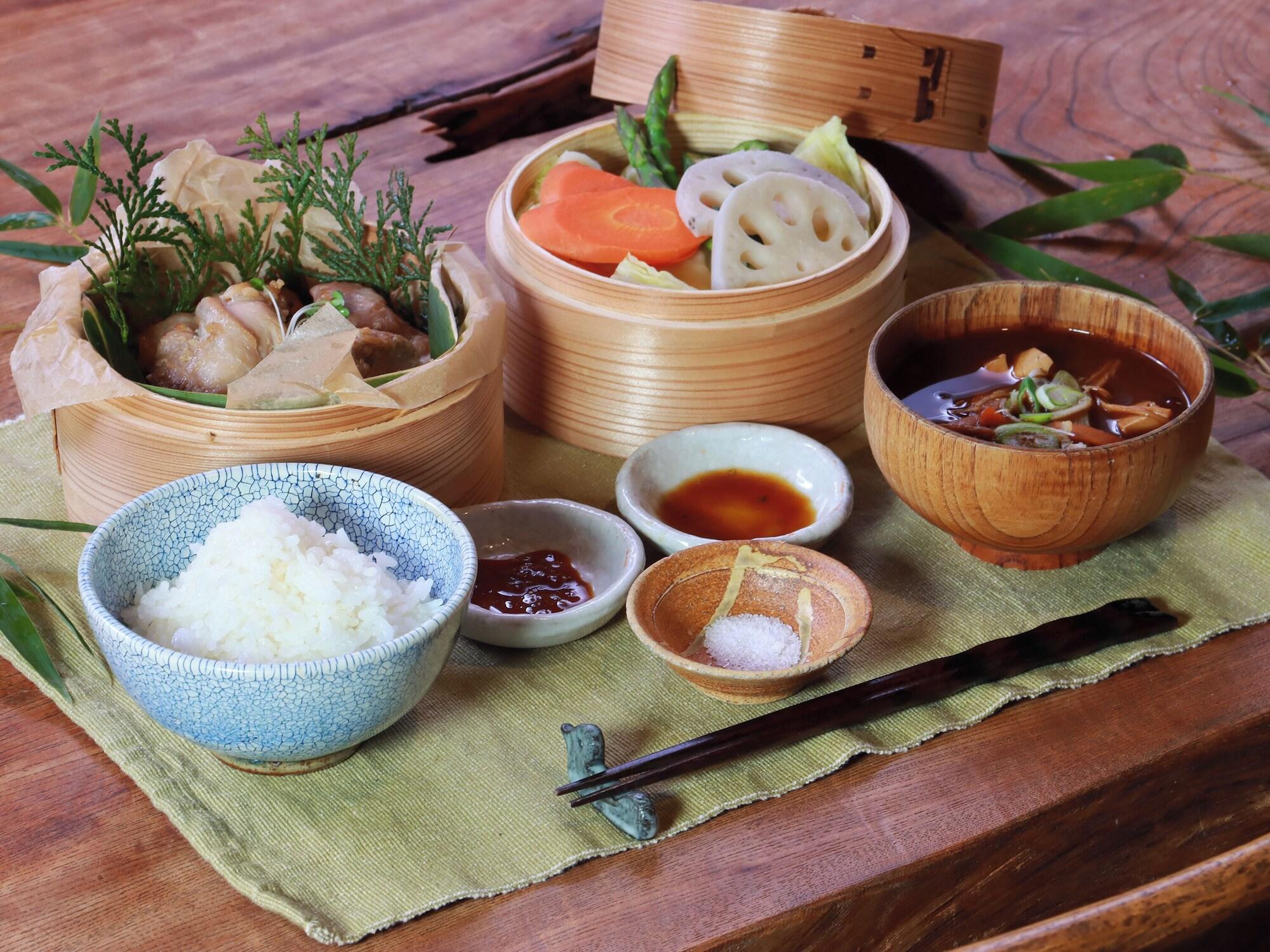 Varios Polepole Village