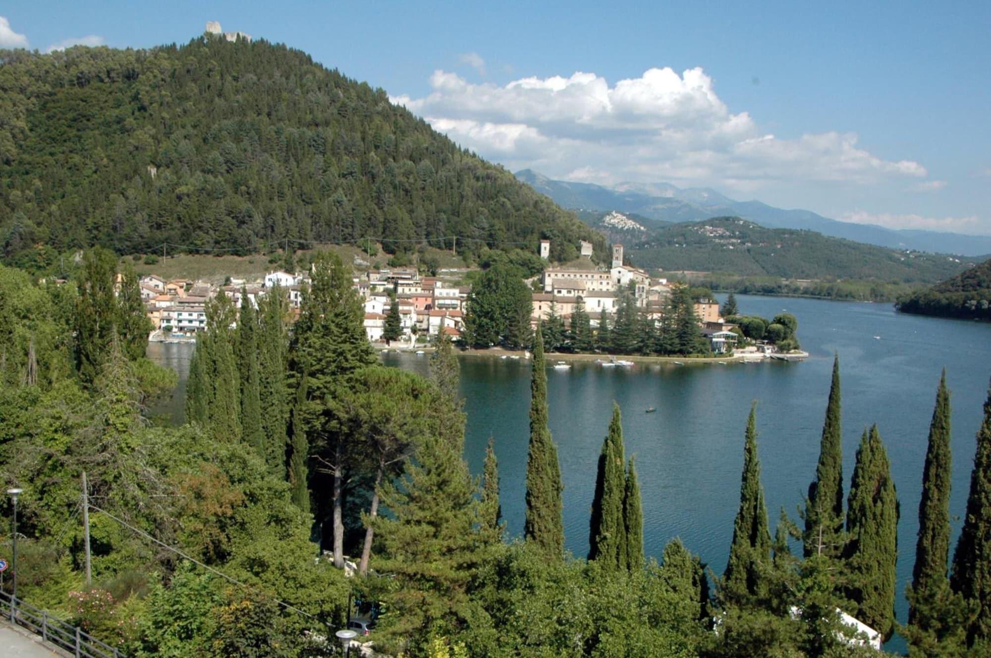 Vista Exterior Del Lago