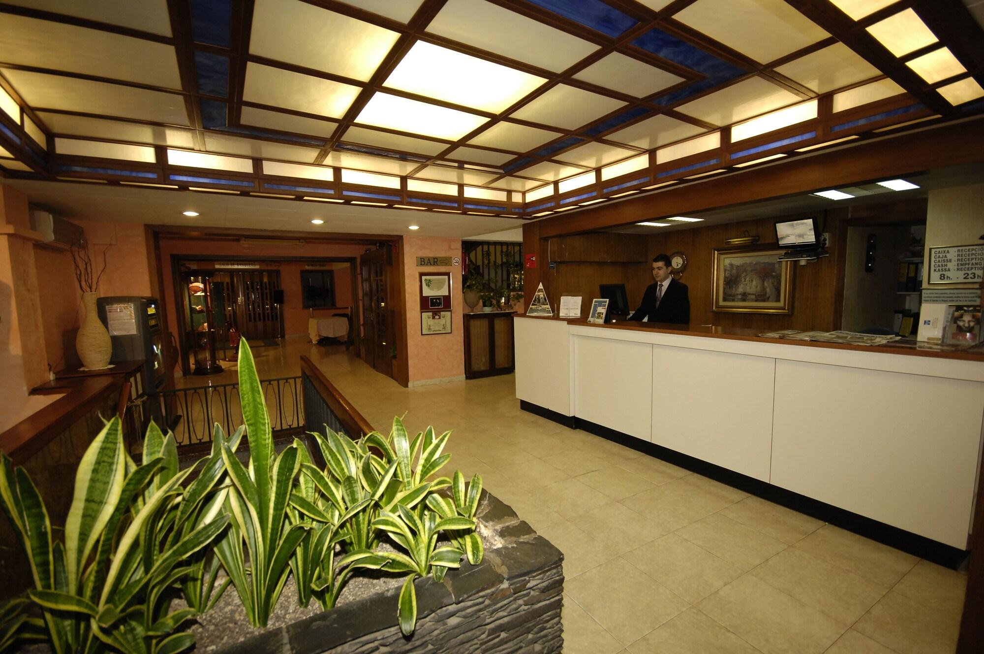 Vista Lobby Checkin Travé