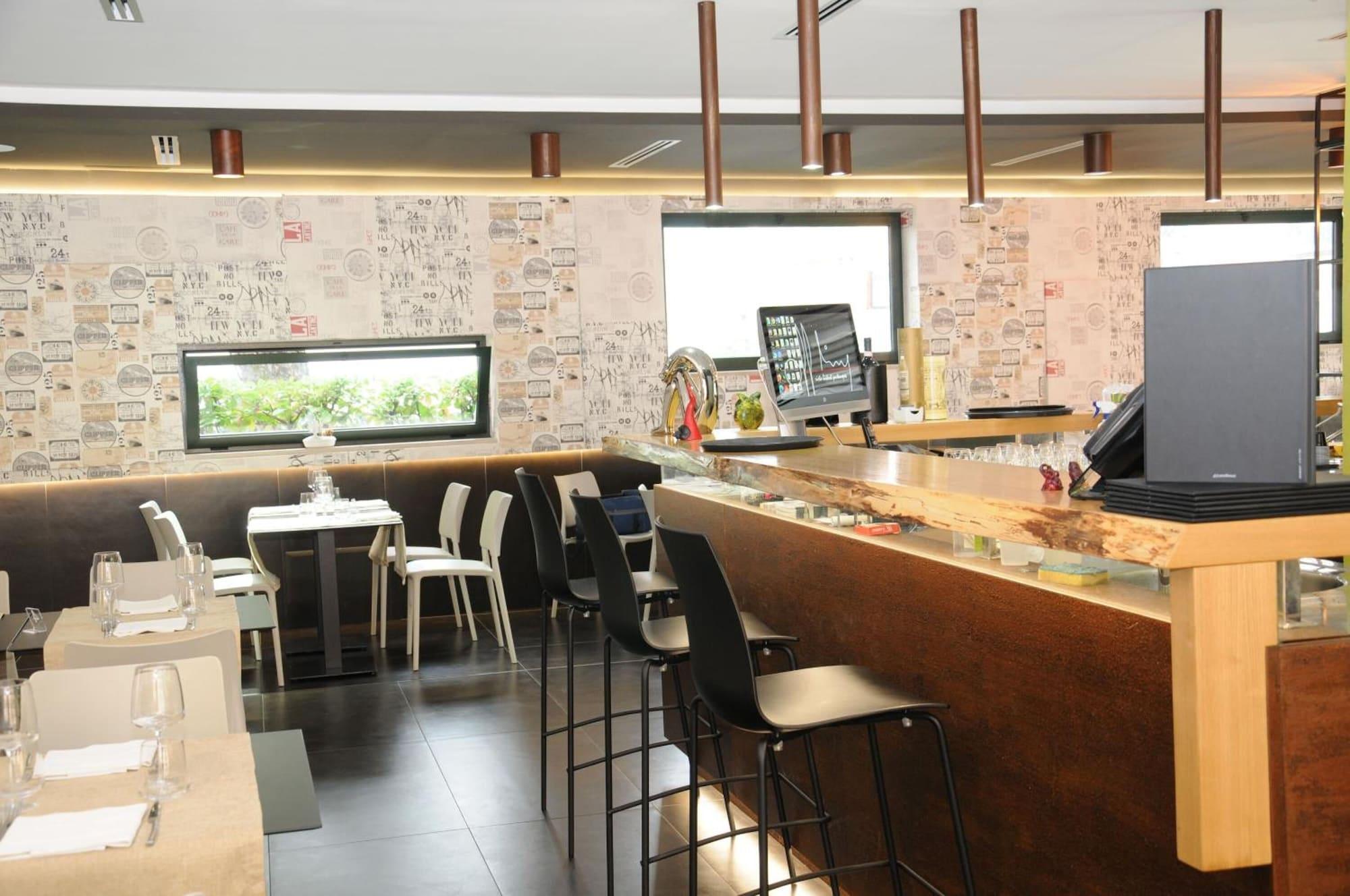 Bar/Salón Hotel Sannita