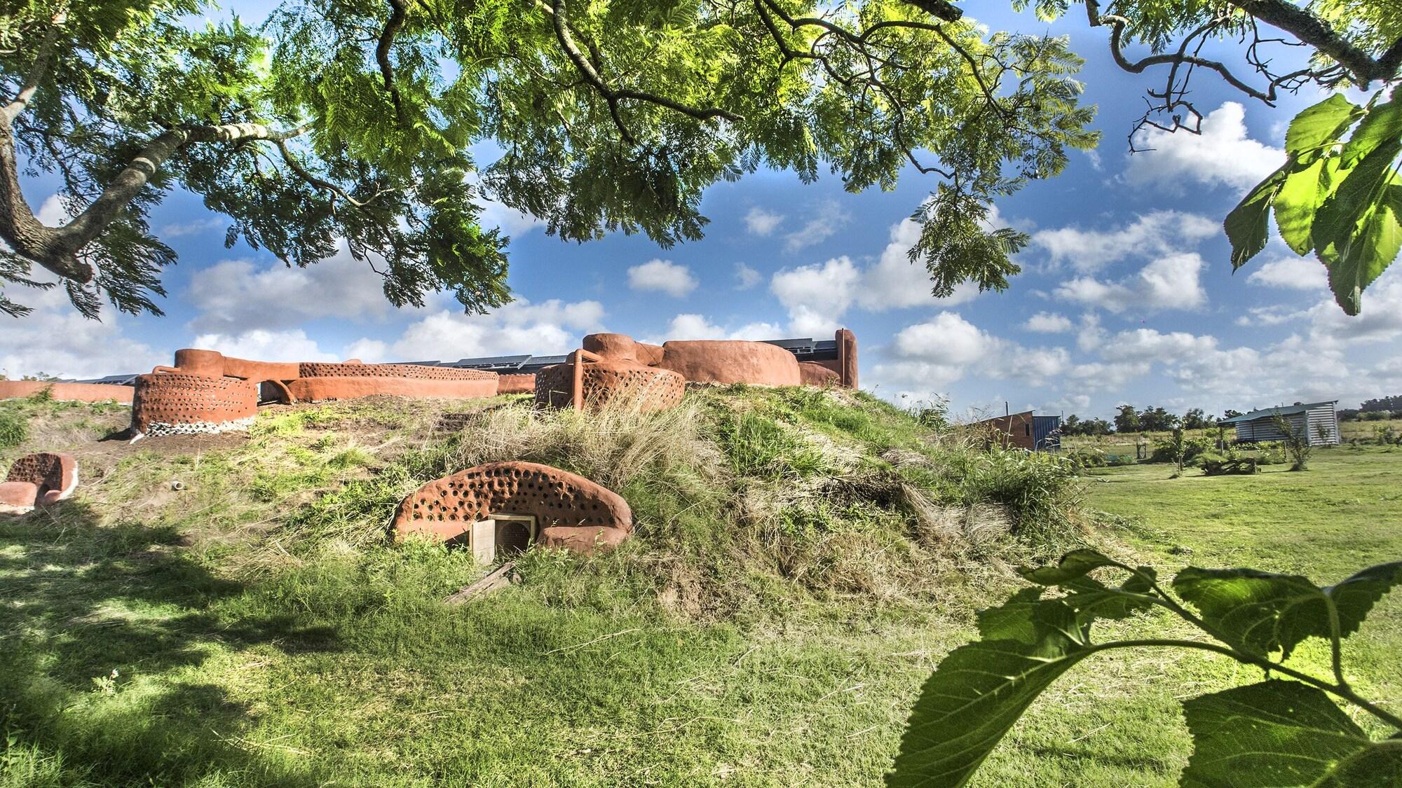 Equipamiento de Habitación Caliu Earthship Ecolodge