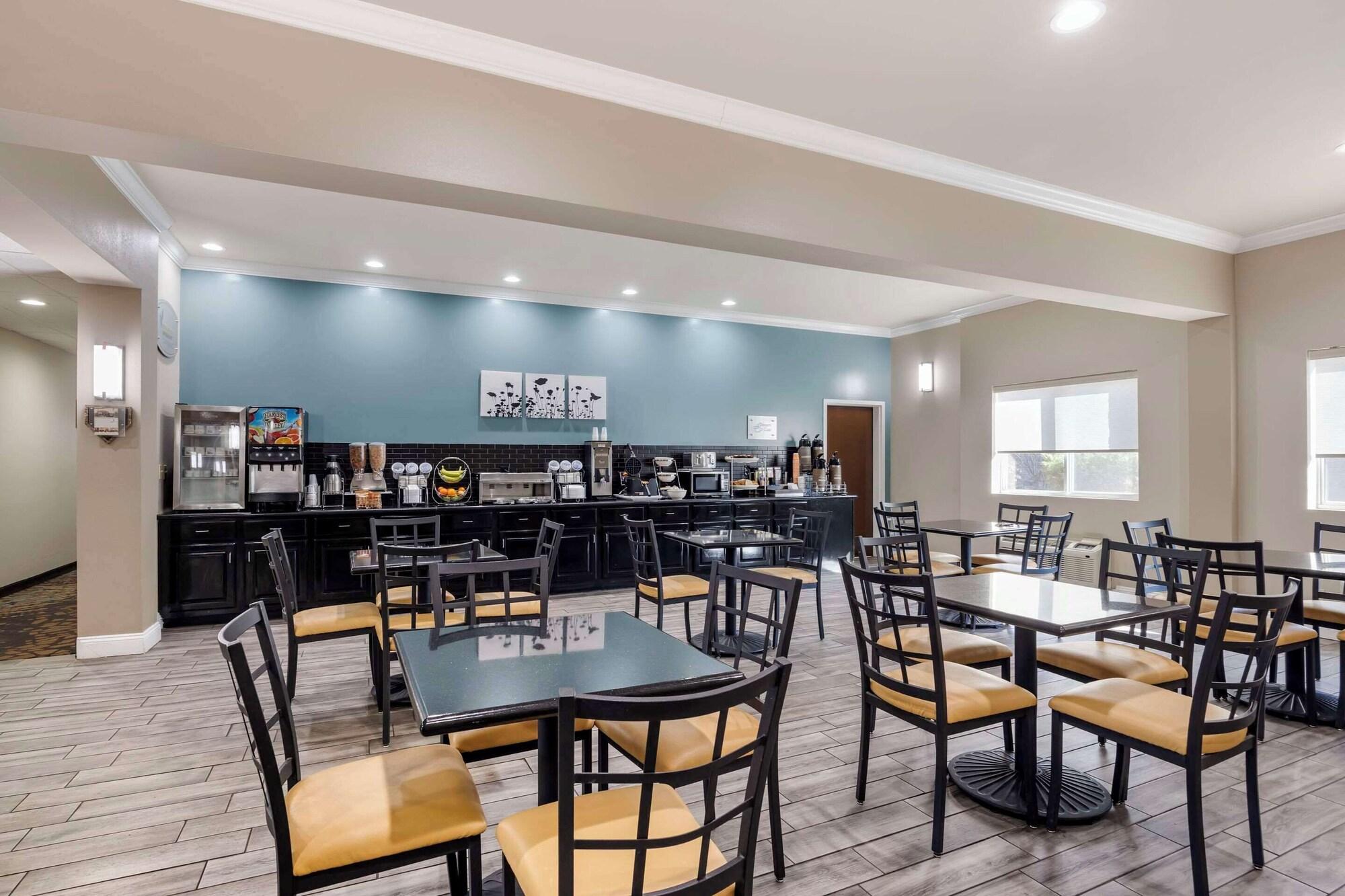 Restaurant Sleep Inn & Suites Huntsville near U.S. Space & Rocket Center