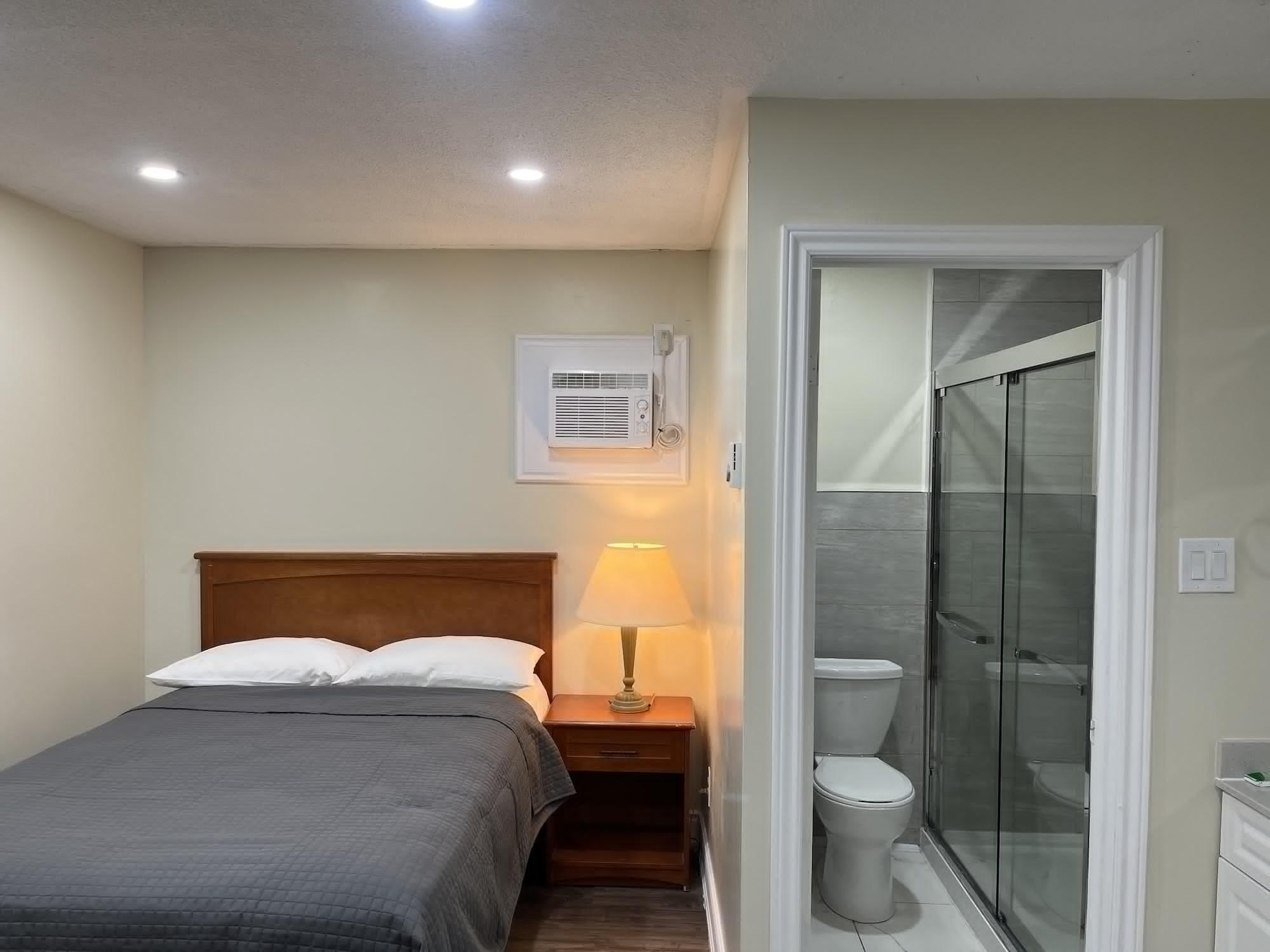 Varios Cedar Springs Motel