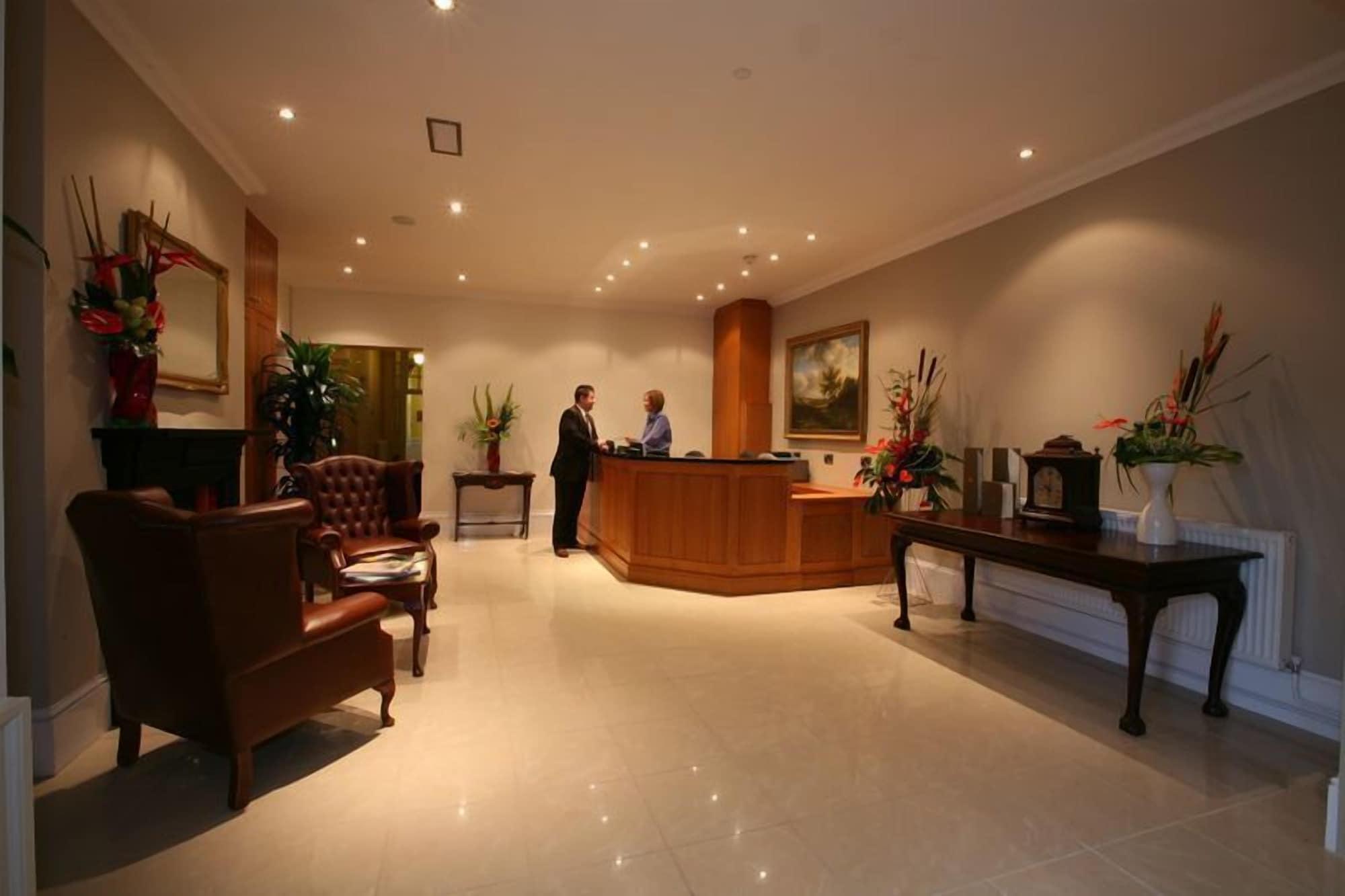 Vista Lobby Classic Lodges - Farington Lodge