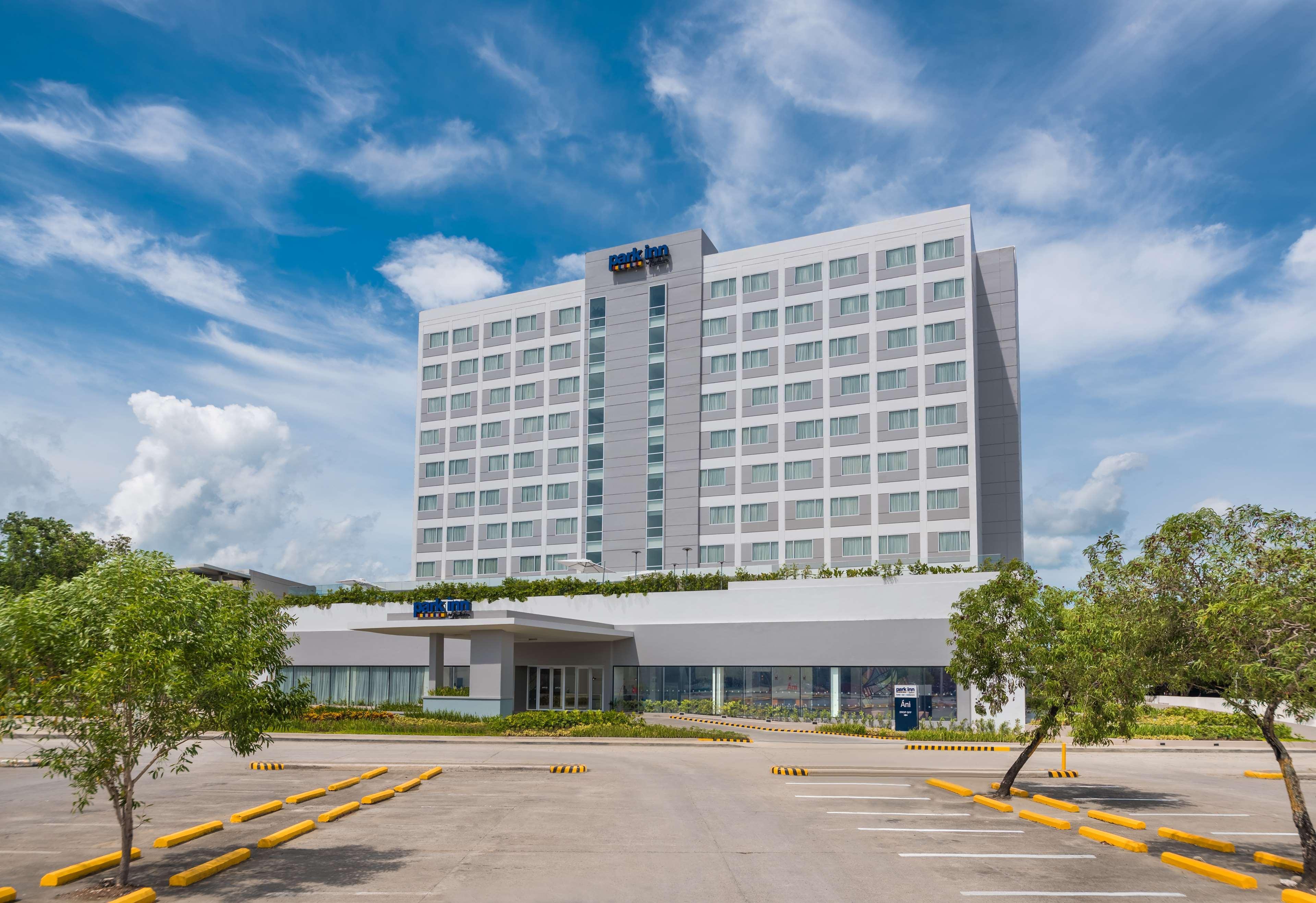 Vista Exterior Park Inn by Radisson Iloilo