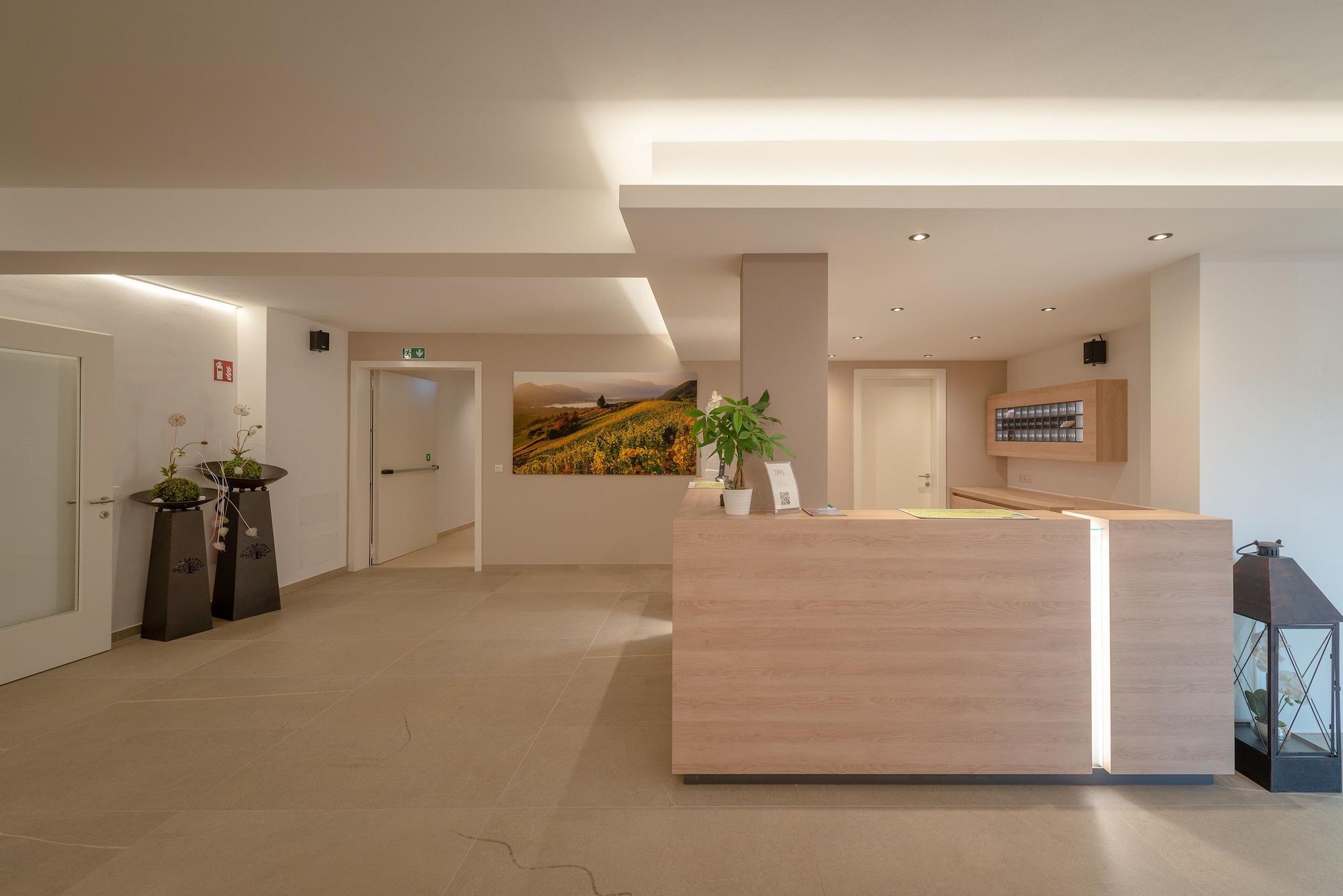 Vista Lobby Vineus