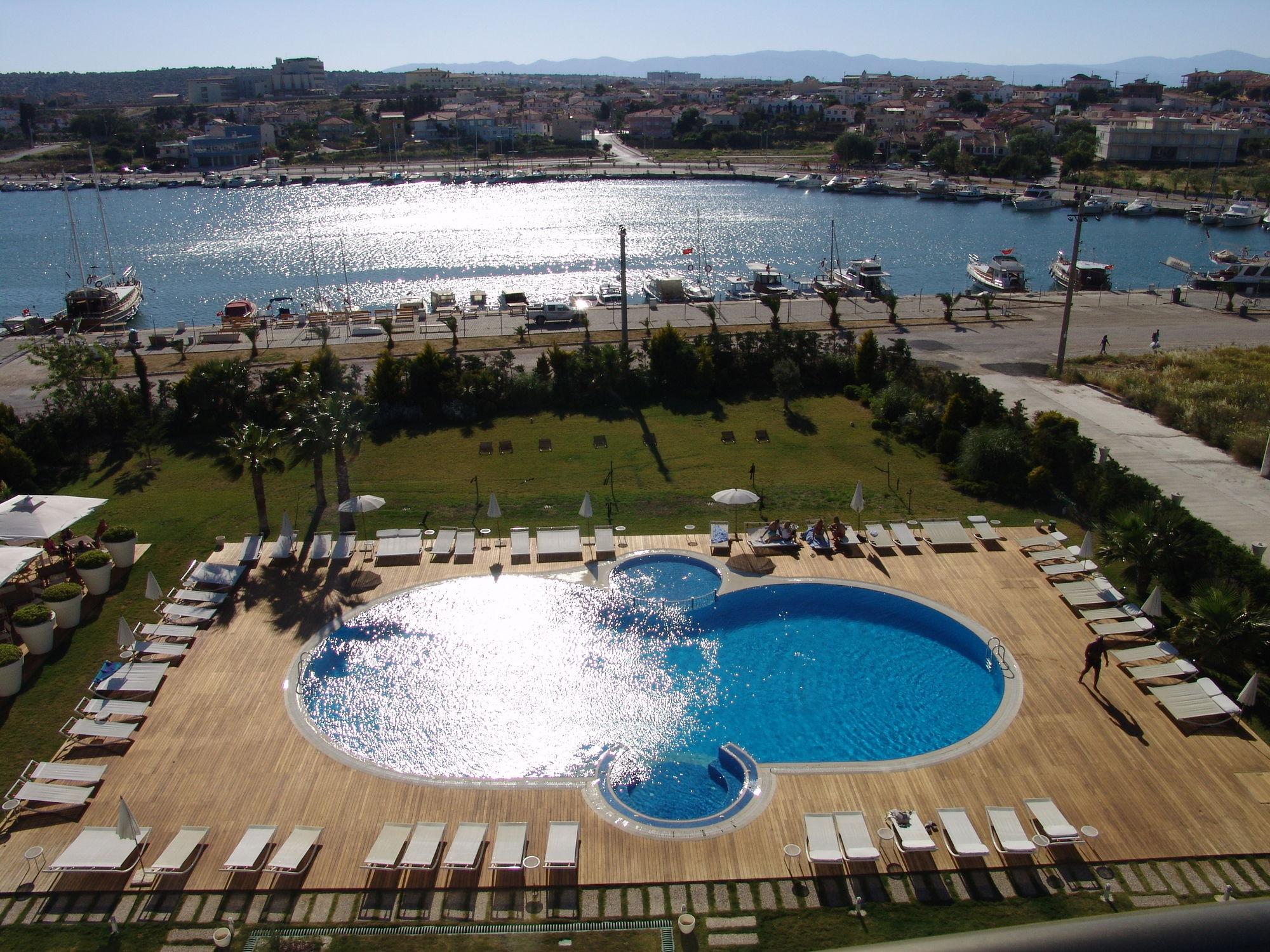 Vista Piscina Sisus Hotel