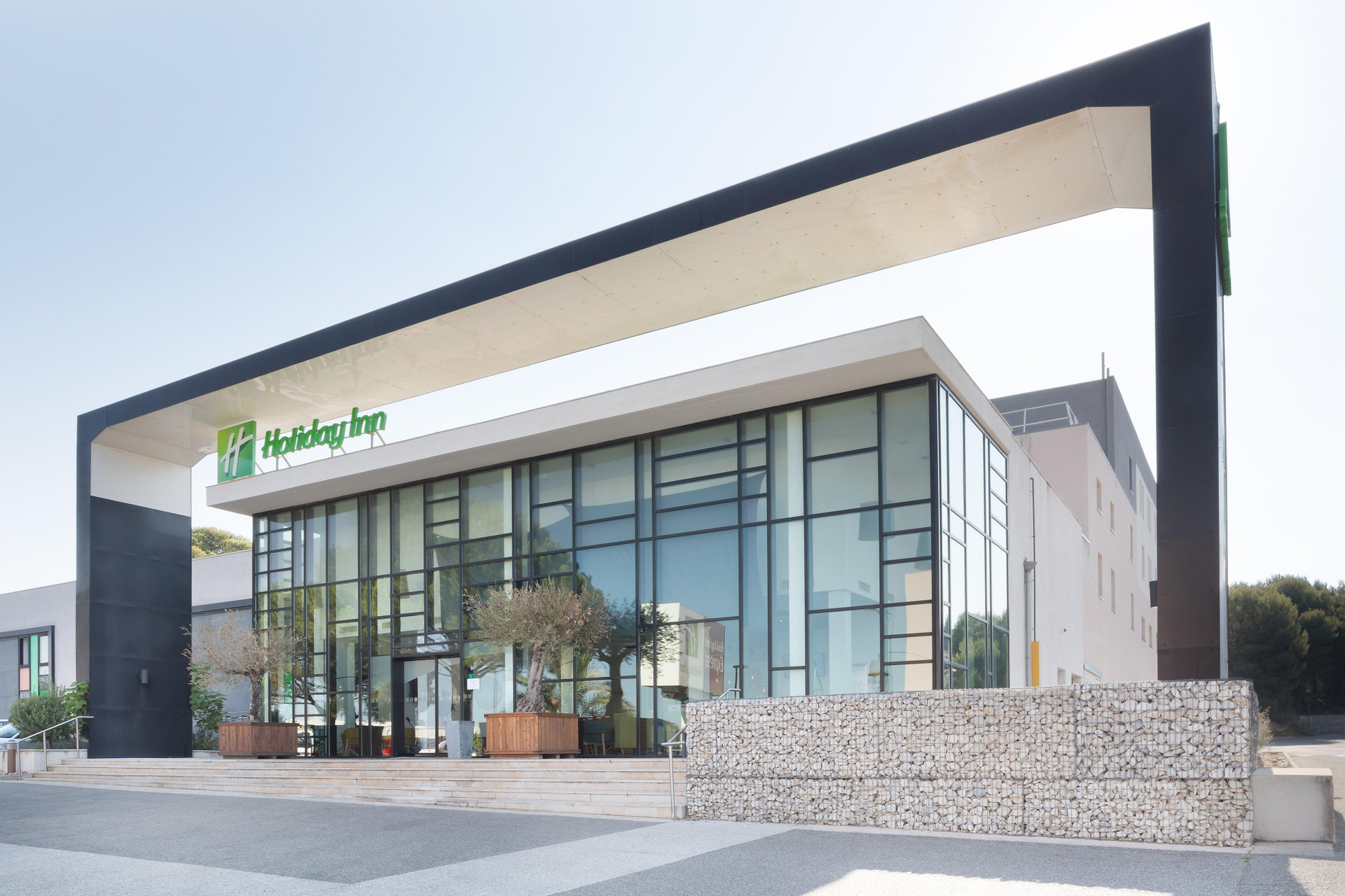 Vista Exterior Holiday Inn Marseille Airport