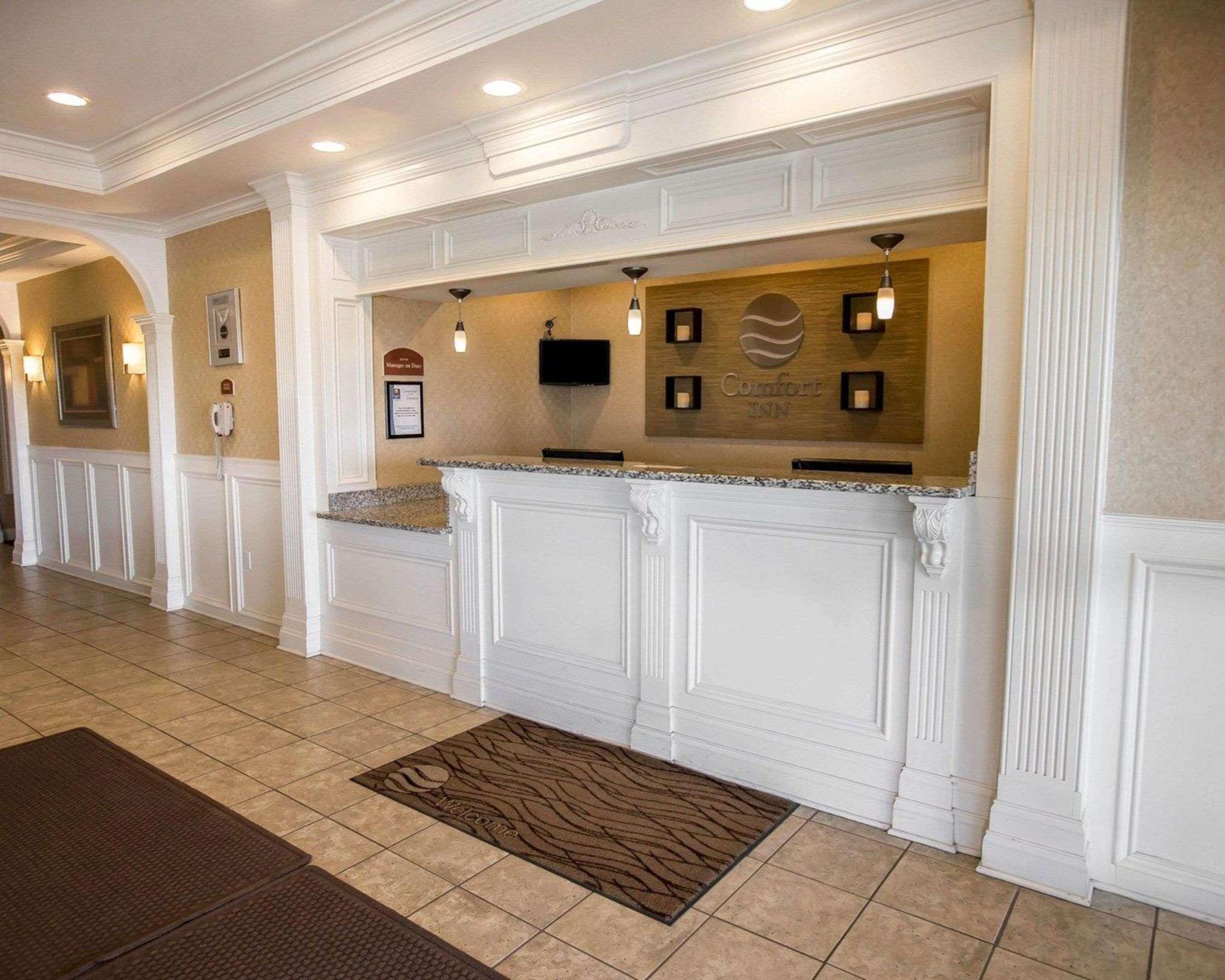 Vista Lobby Comfort Inn Hebron-Lowell Area