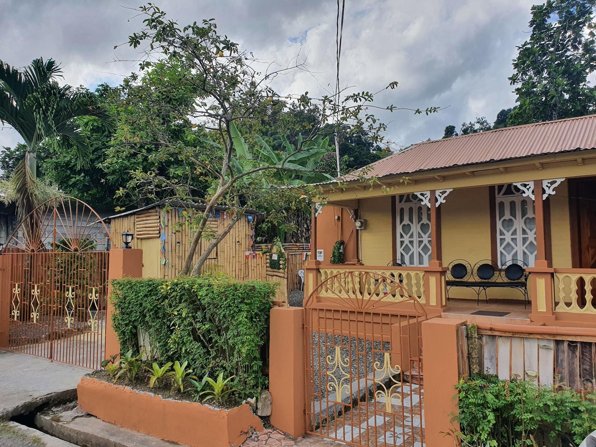 Vista Exterior Mesmerize Guest House