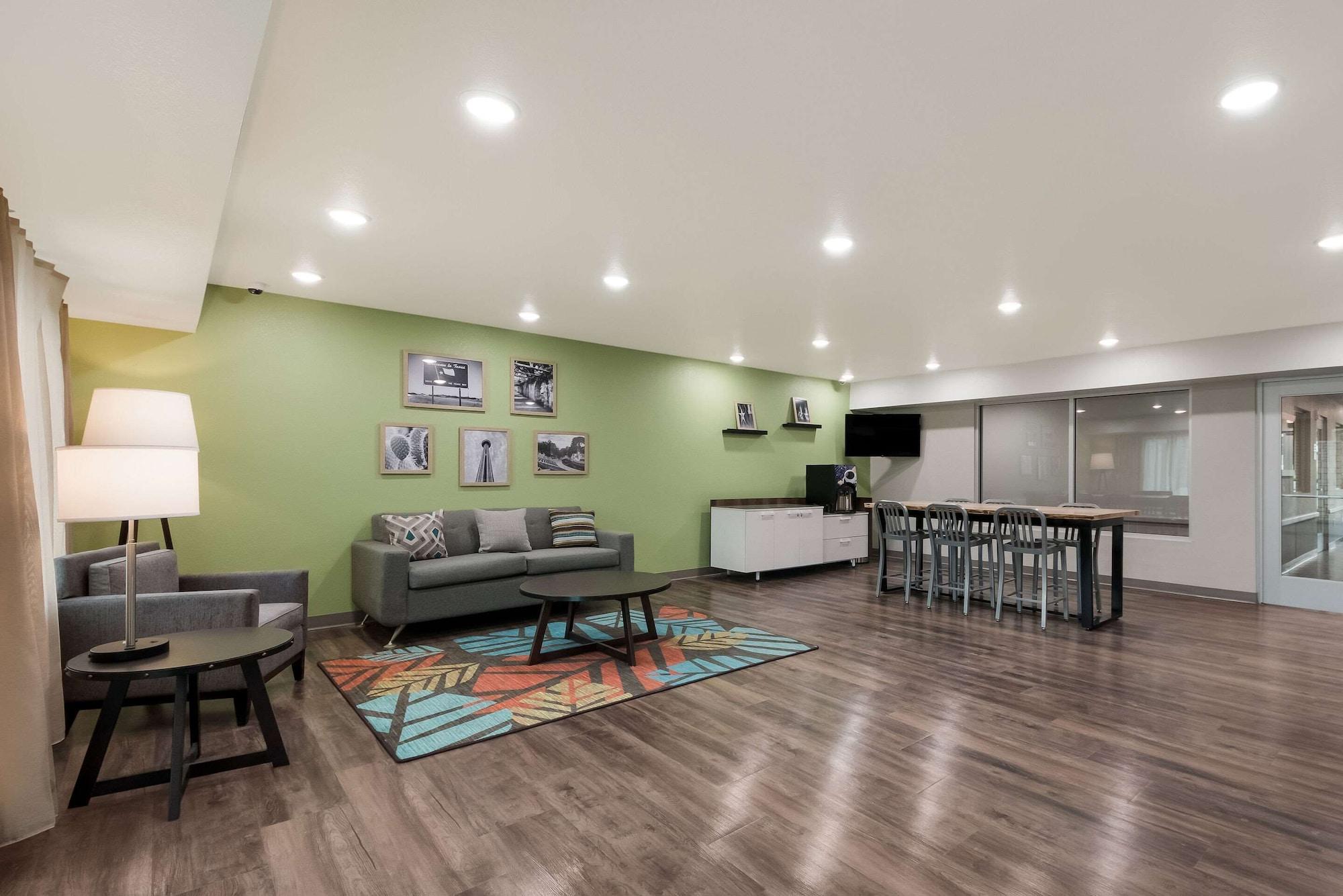 Vista Lobby WoodSpring Suites San Antonio UTSA - Medical Center