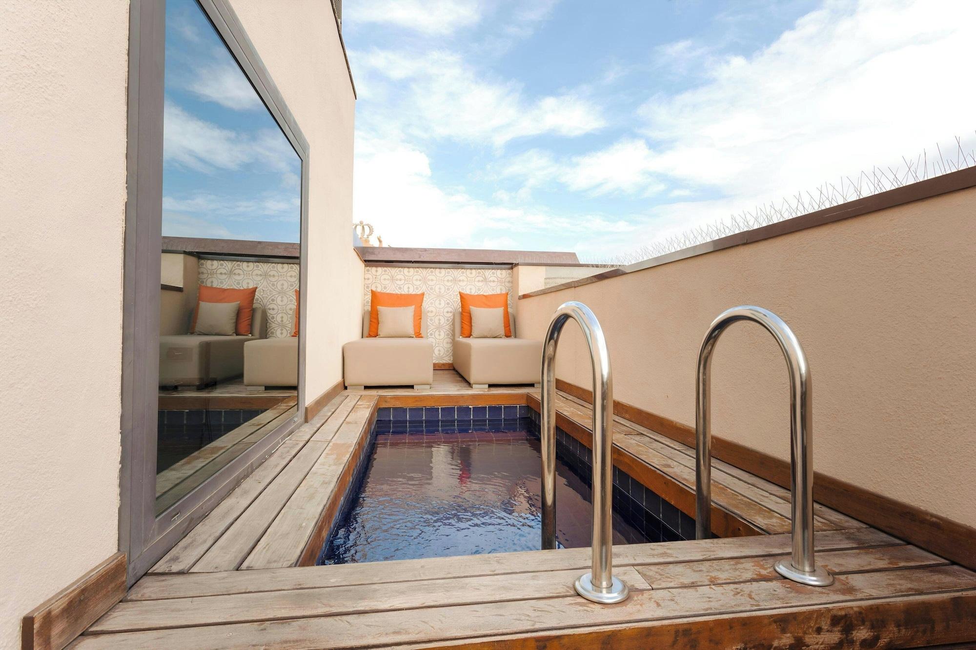 Vista Piscina DO Plaça Reial Hotel Gothic Quarter, Sonder by Marriott Bonvoy