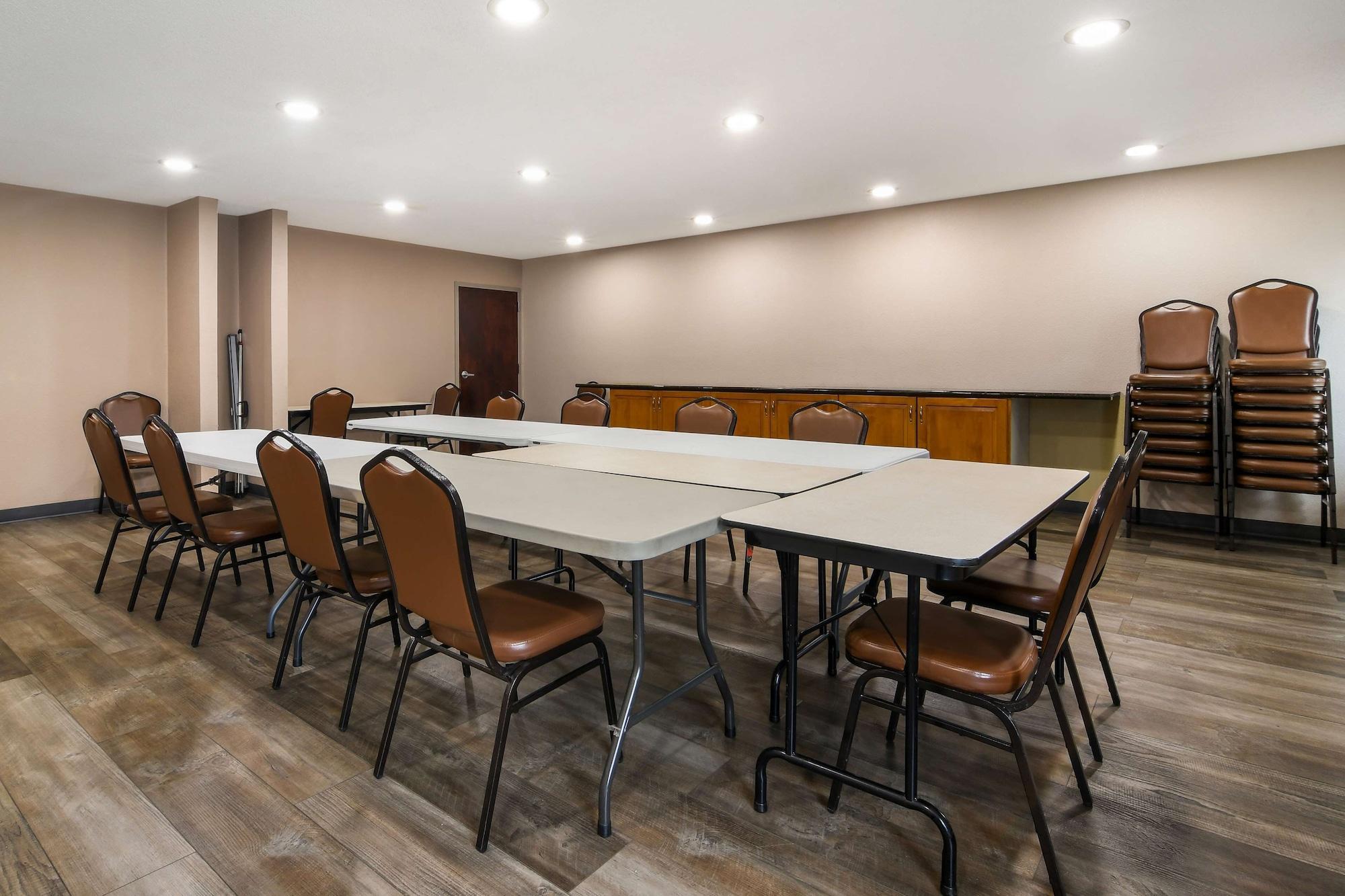 Sala de Reuniones SureStay Plus Hotel by Best Western Tarboro