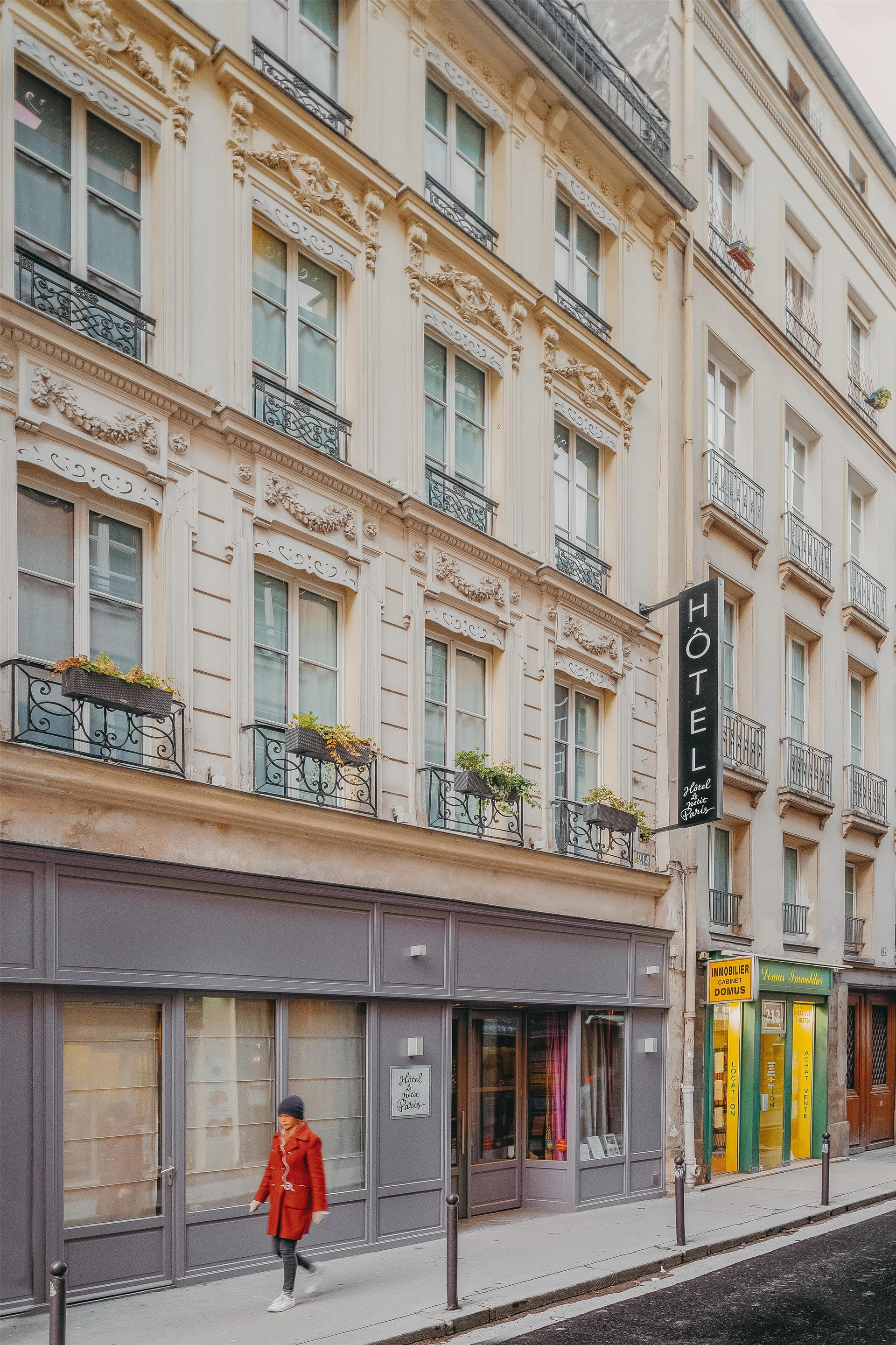 Vista Exterior Le Petit Paris