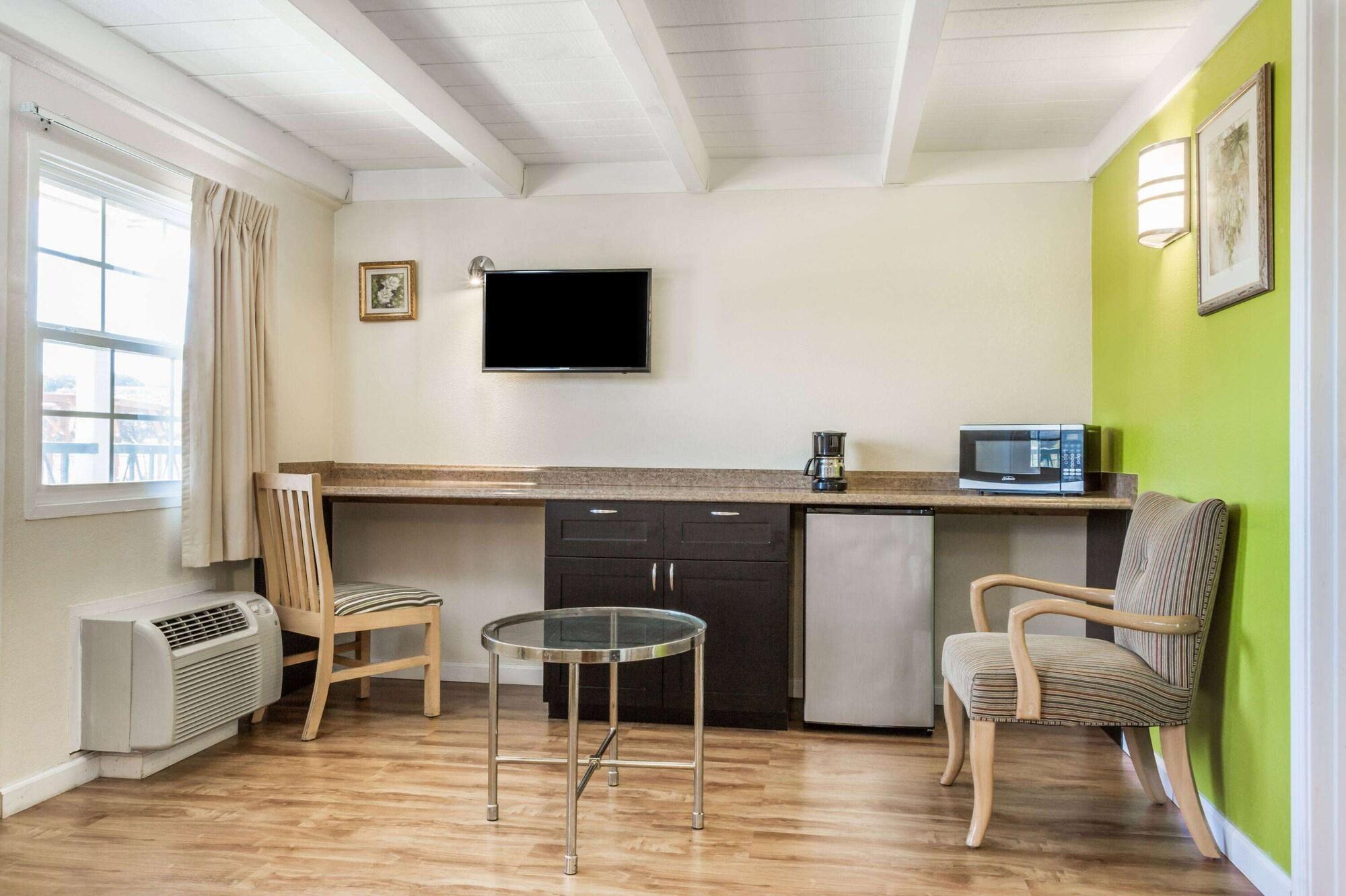 Vista Lobby Travelodge by Wyndham Fairfield/Napa Valley