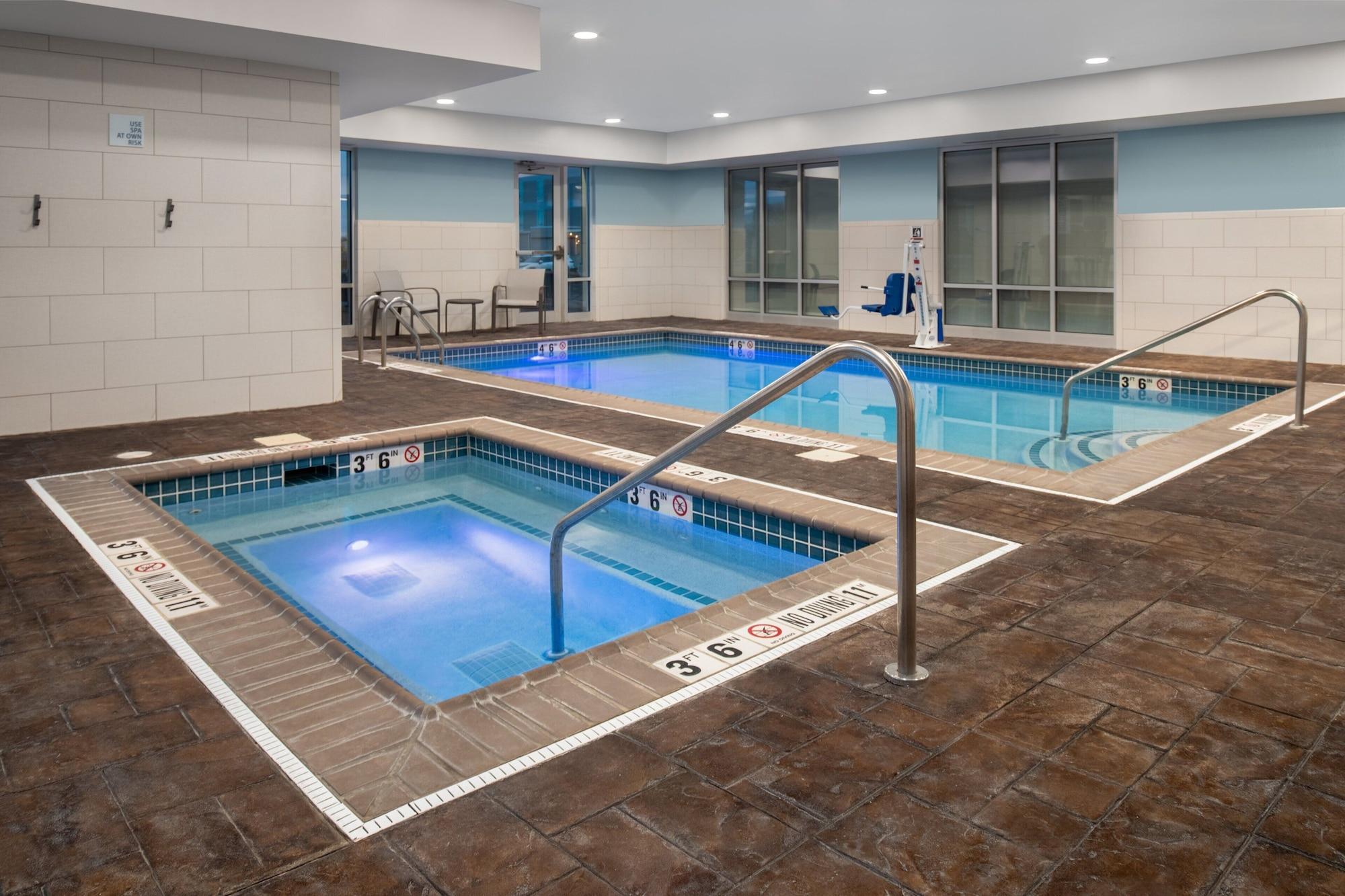 Spa Holiday Inn Express Hotel & Suites Terre Haute by IHG