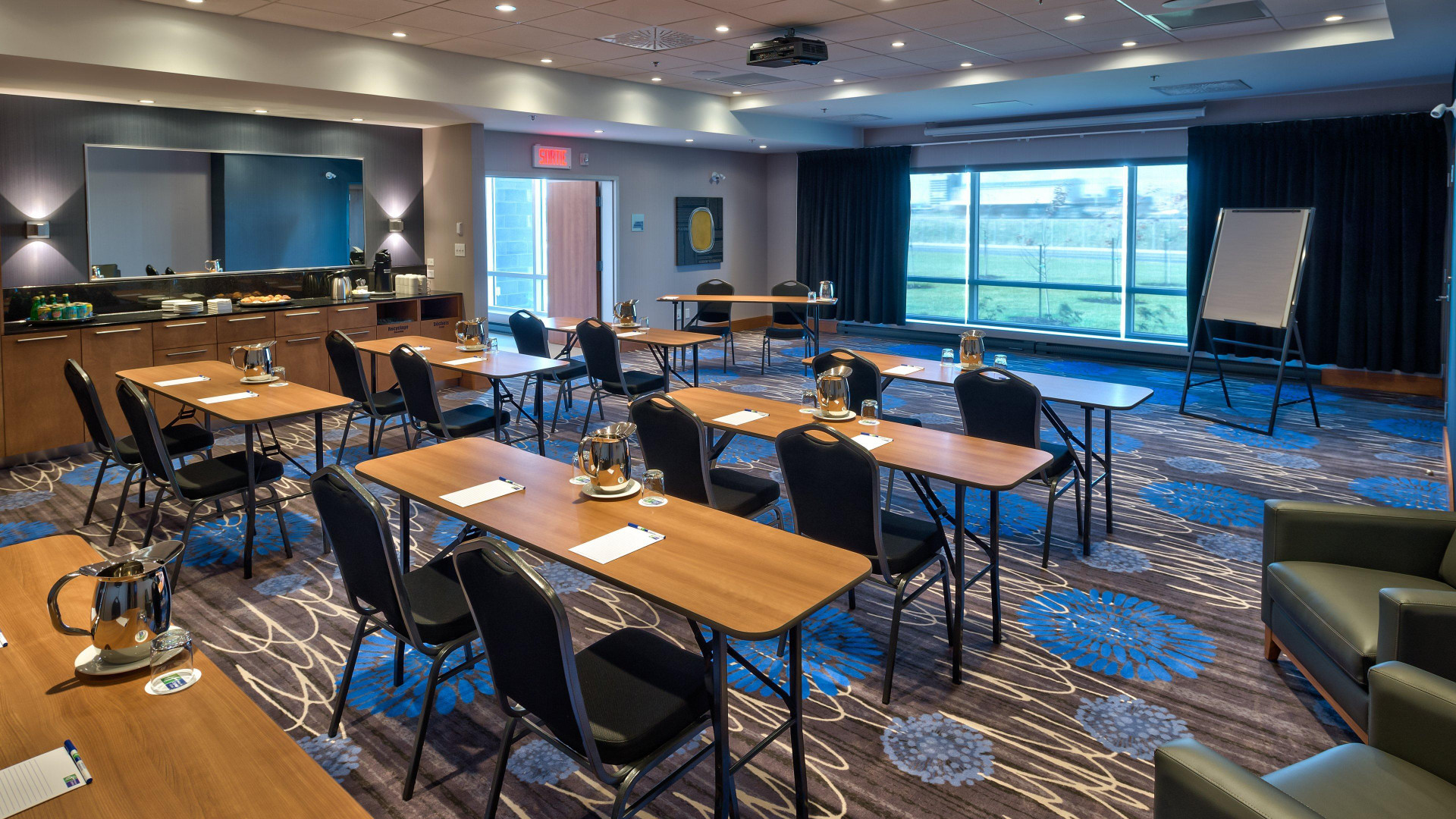 Centro de Negocios Holiday Inn Express and Suites Vaudreuil Dorion